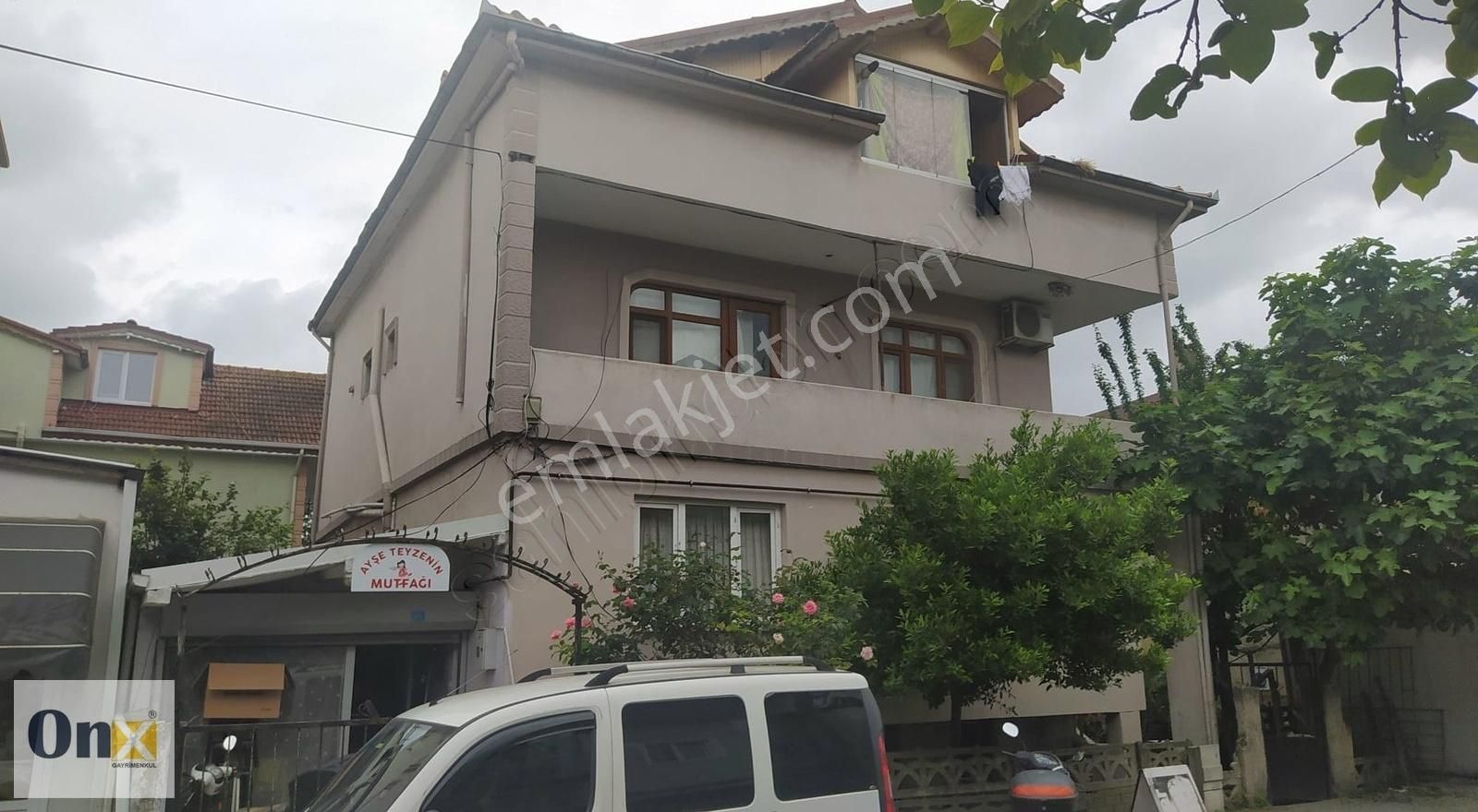 Serdivan İki Avm Arasında 2 Daire Ve 1 Dükkan Bu Fiyata