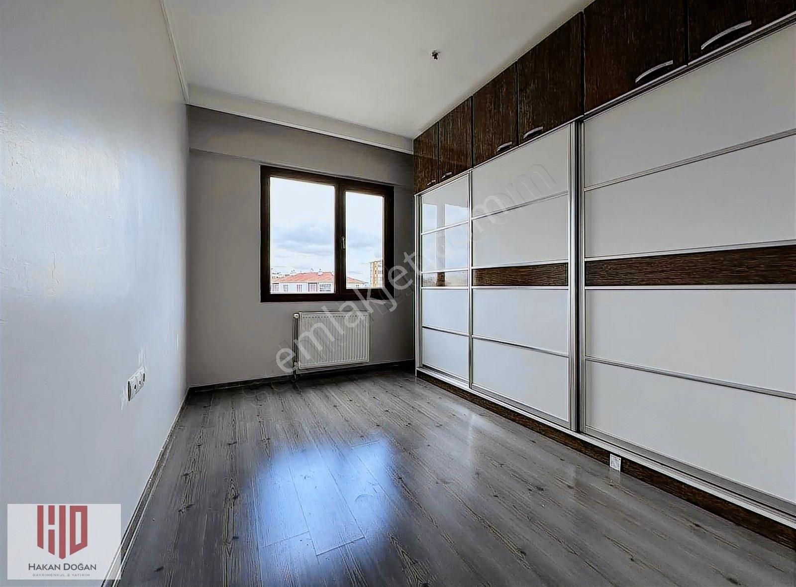 Yakut Mahallesinde Ultra Geniş Satılık 4+1 Daire