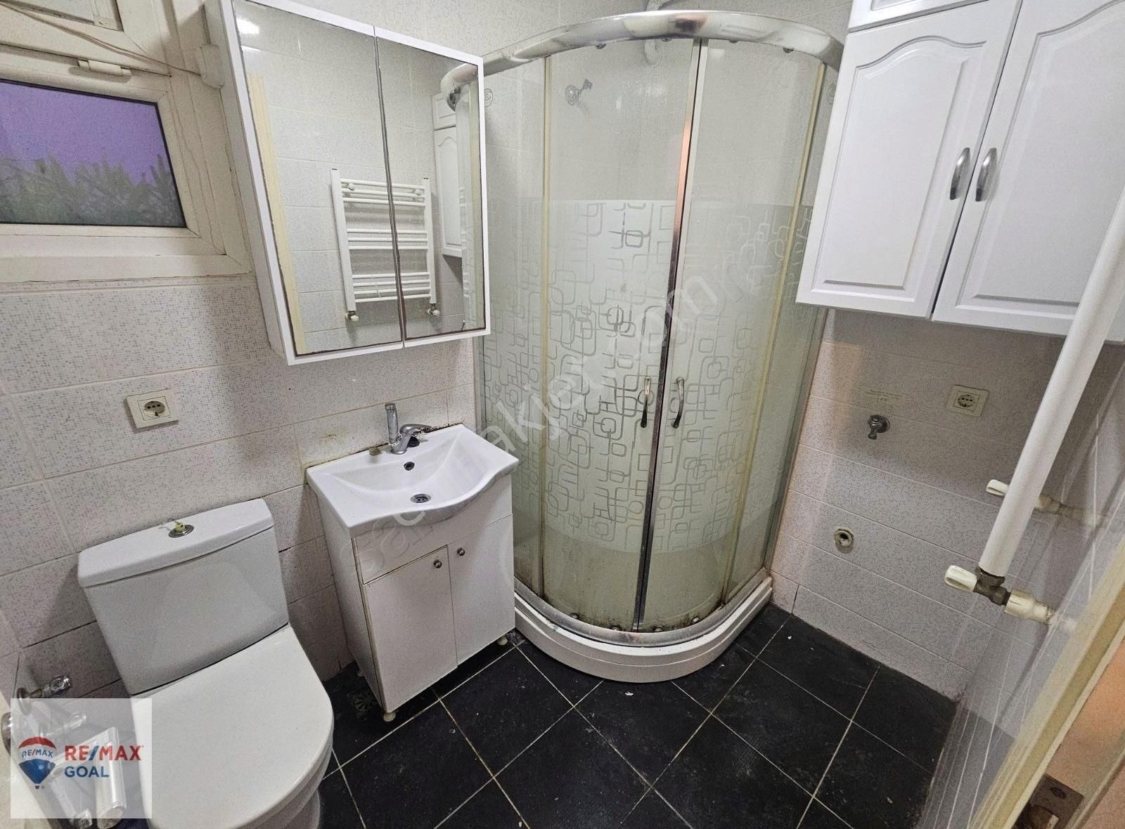 Remax Şirvan'dan Hasanpaşa'da Ara Kat 2+1 Satılık Daire