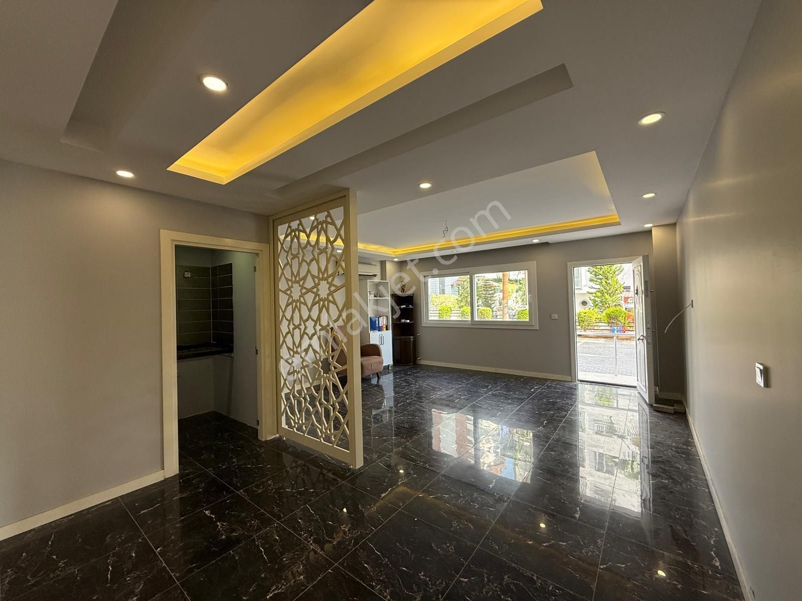 Yüzüncü Yıl’da Havuzlu Sitede Lokasyon Şahane, Kiralık 2+1 Daire Fırsatı!