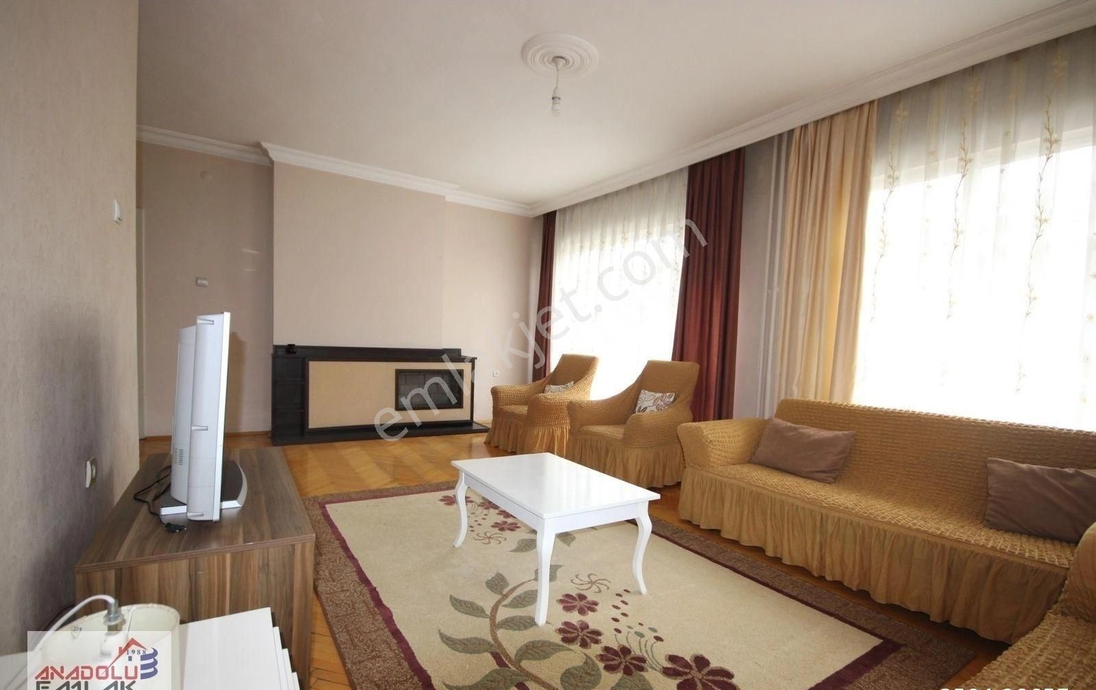Bahçelievlerde Eşyalı 4+1 Katta Güney (5-6 Aylığına Kiralıktır)