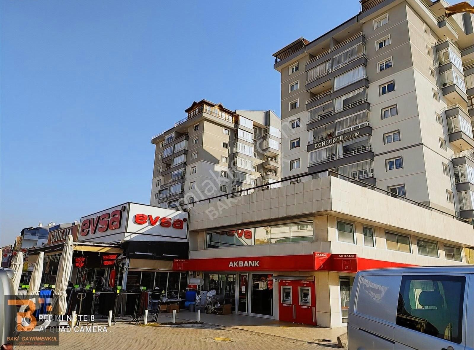 Akbank Ve Ana Cadde Üzeri Sitede Çift Asansörlü 130 M'2