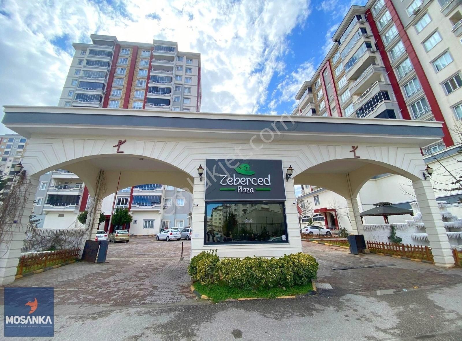 Mosanka'dan Zeberced Plaza'da Satılık Ön Cephe 3+1 Lüks Daire