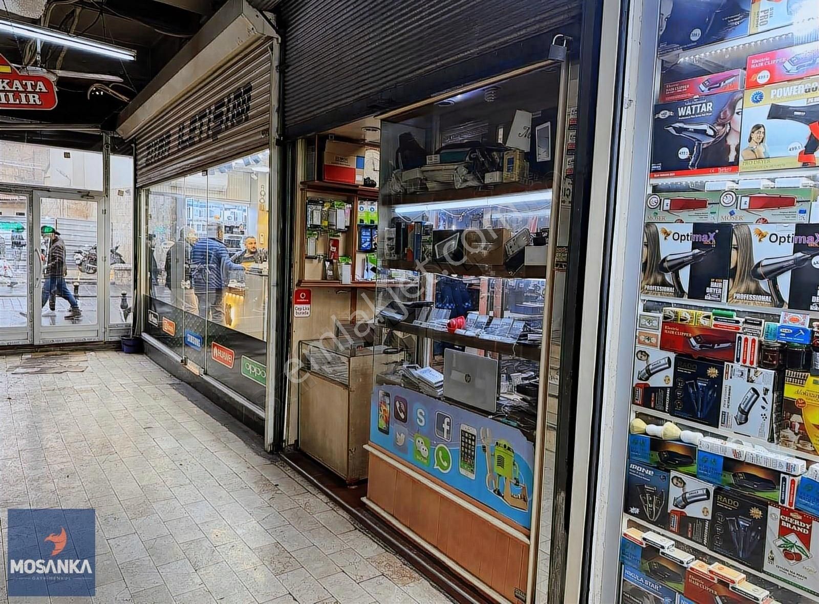 Karagöz Çarşı'da Büyük Pasaj Girişinde Satılık Dükkan