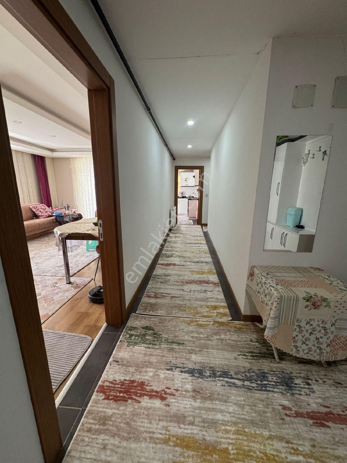 Serik Salı Pazarı Doğalgazlı Okullara Hastaneye Çarşıya Yakın 160 M² Ebeveyn Banyolu 3+1 Daire
