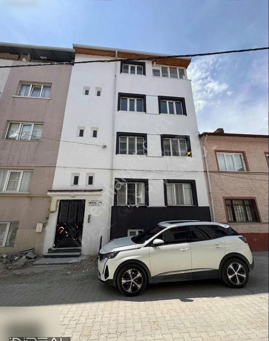 Esentepe Eğitimciler Cd Yakını Arakat Bakımlı Satılık 2+1 Daire