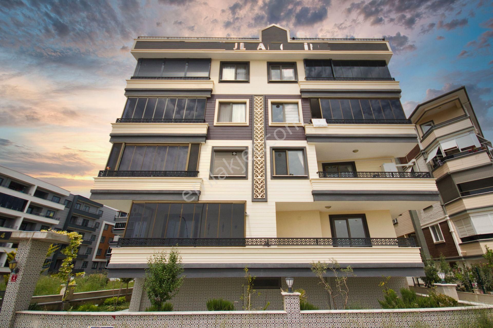 🛑🛑aktiften Fırsat Akçay'da Satılık İlk Oturan Siz Olun Otoparklı Harika 2+1 Daire
