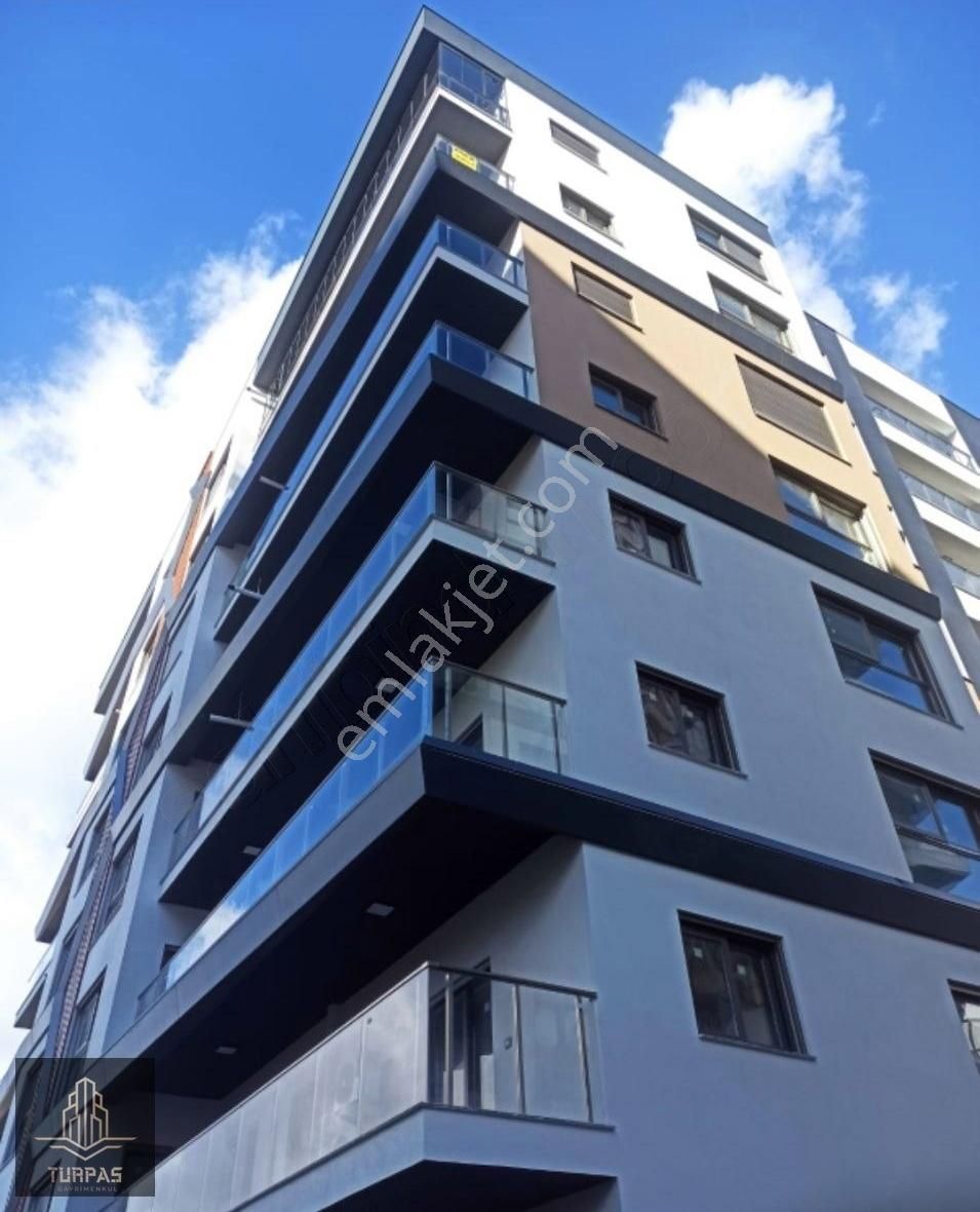 Menemen Ulukent Magnakent Sitesinde 1+1 Satılık Daire