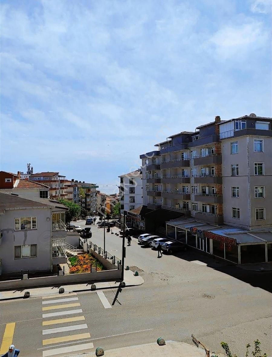 100. Yıl Mahallesinde Deniz Manzaralı Geniş 3+1 Kiralık Daire