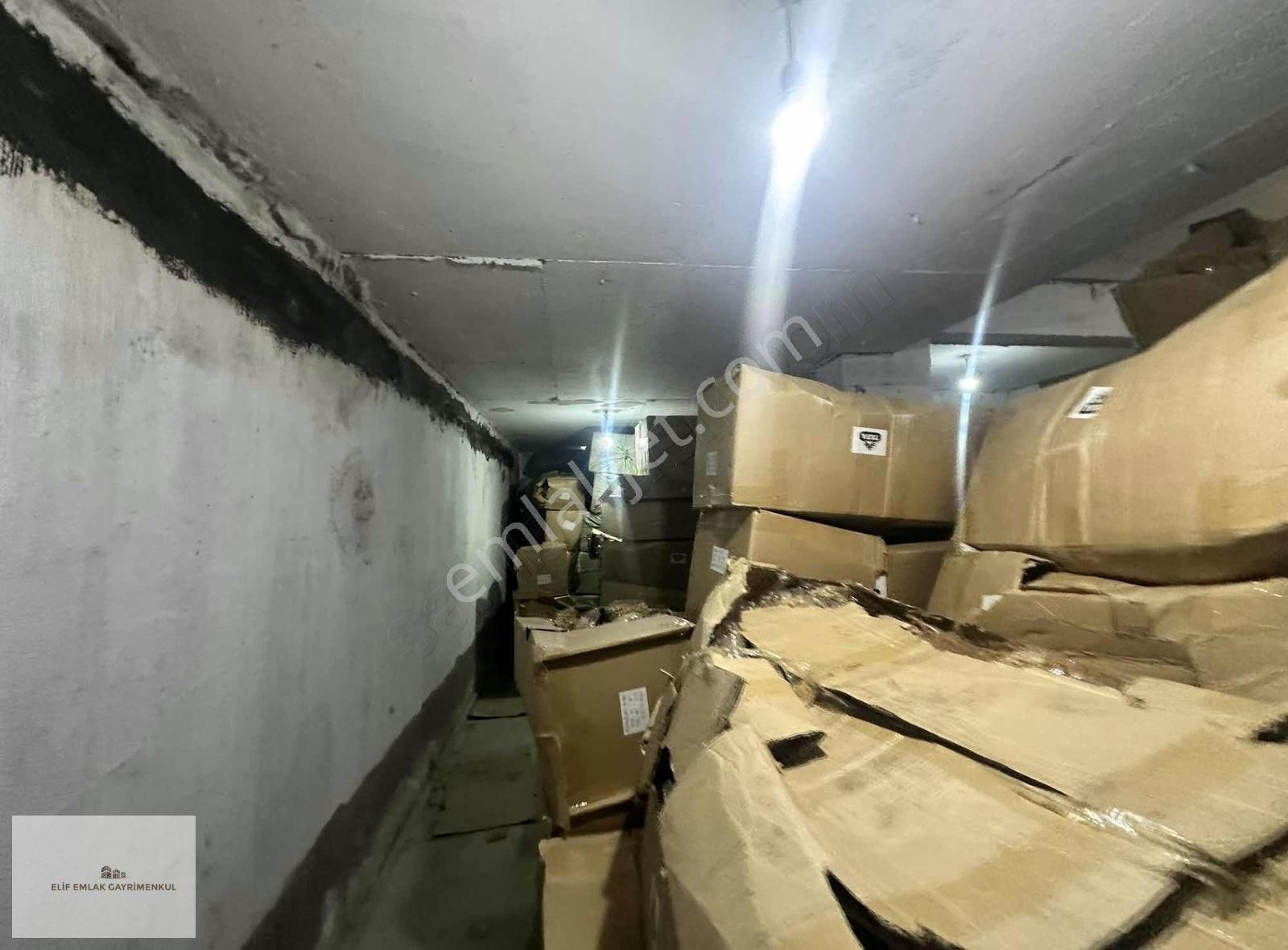Ana Cadde Üzerinde Krialık Depo 220 M2 Merdiven İnişli