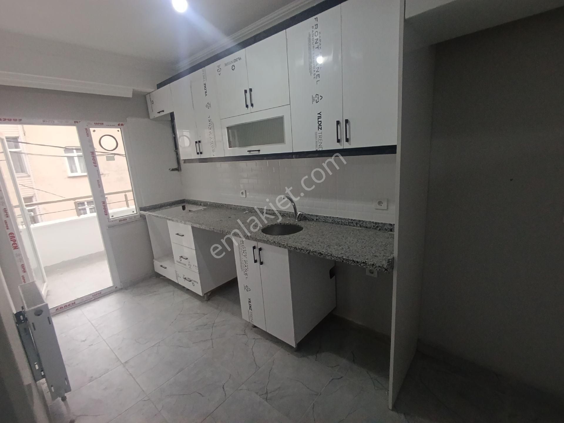 Nadir Emlaktan Başaksehir Güvercintepede Satılık 2+1 Lüx Genış Arakatı