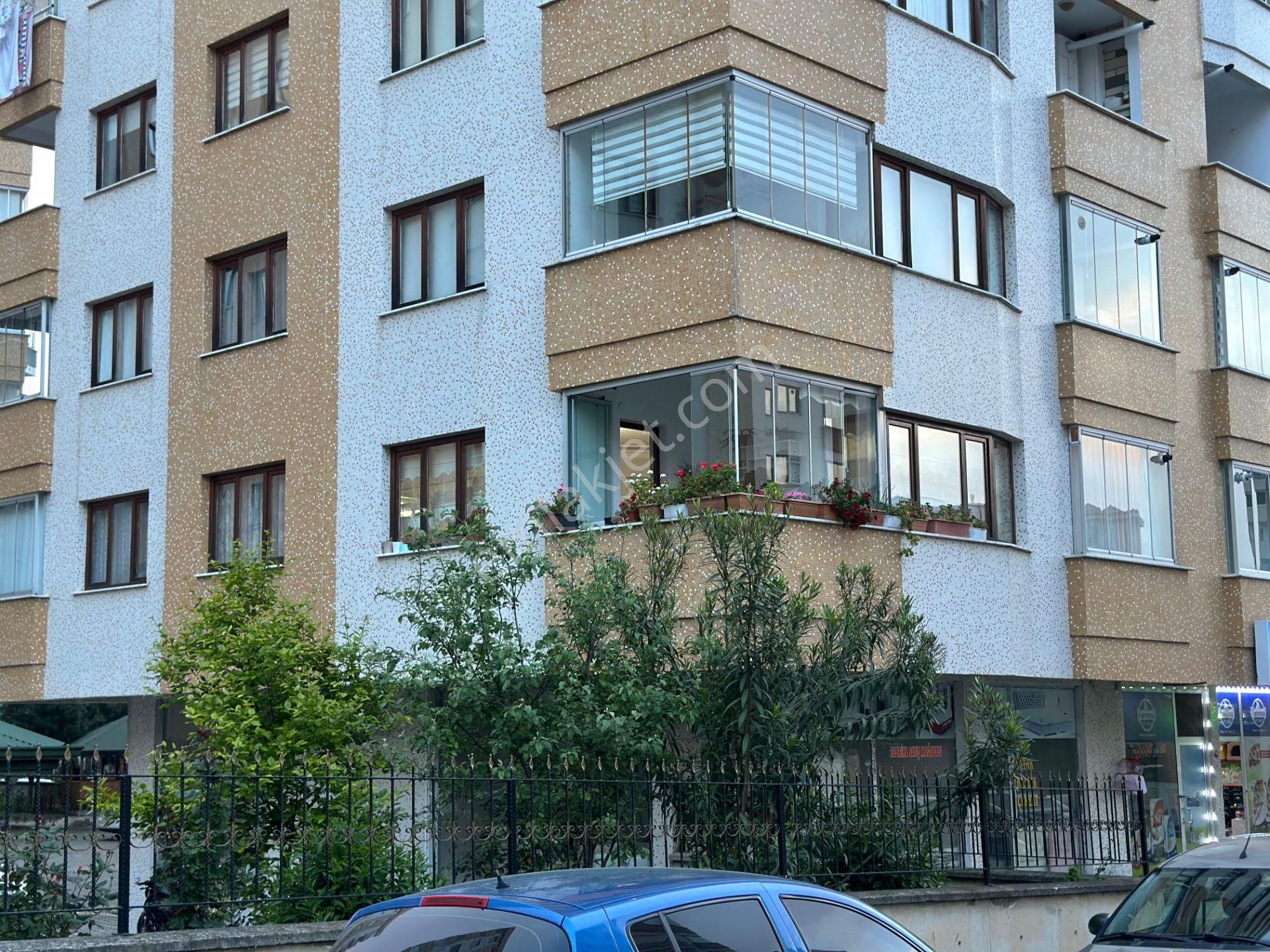 Trabzon Akçaabat'ta Ferah Ve Kullanışlı Aile Dairesi