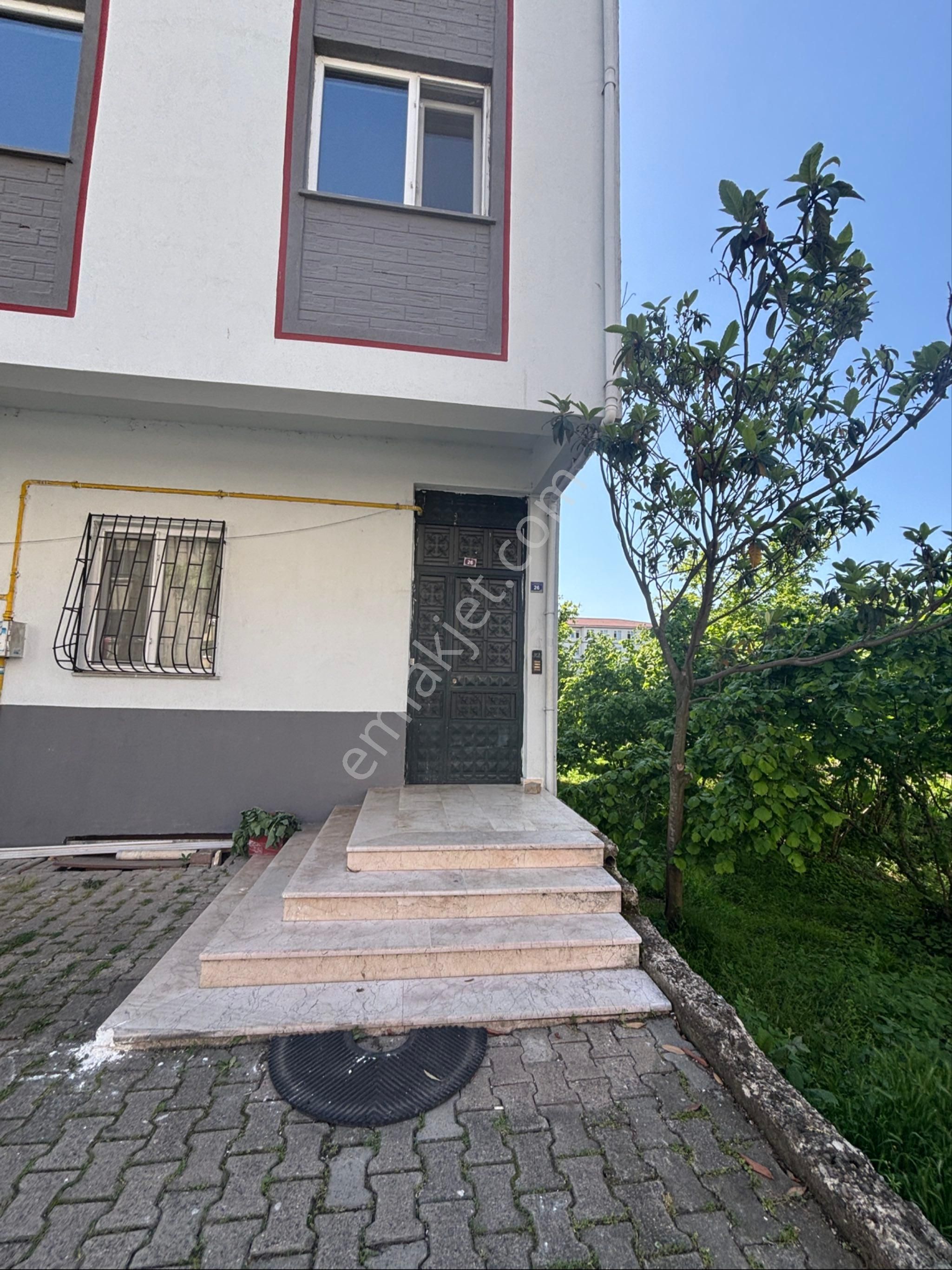 Akyazı Mahallesi Mahal Arkası Mükemmel Konumda Kiralık 2+1 Daire