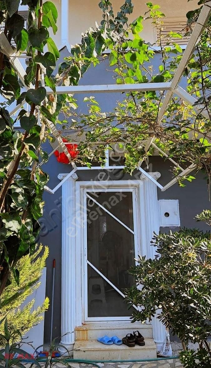 Didim Akbük'te Havuzlu Site İçinde Tripleks Villa