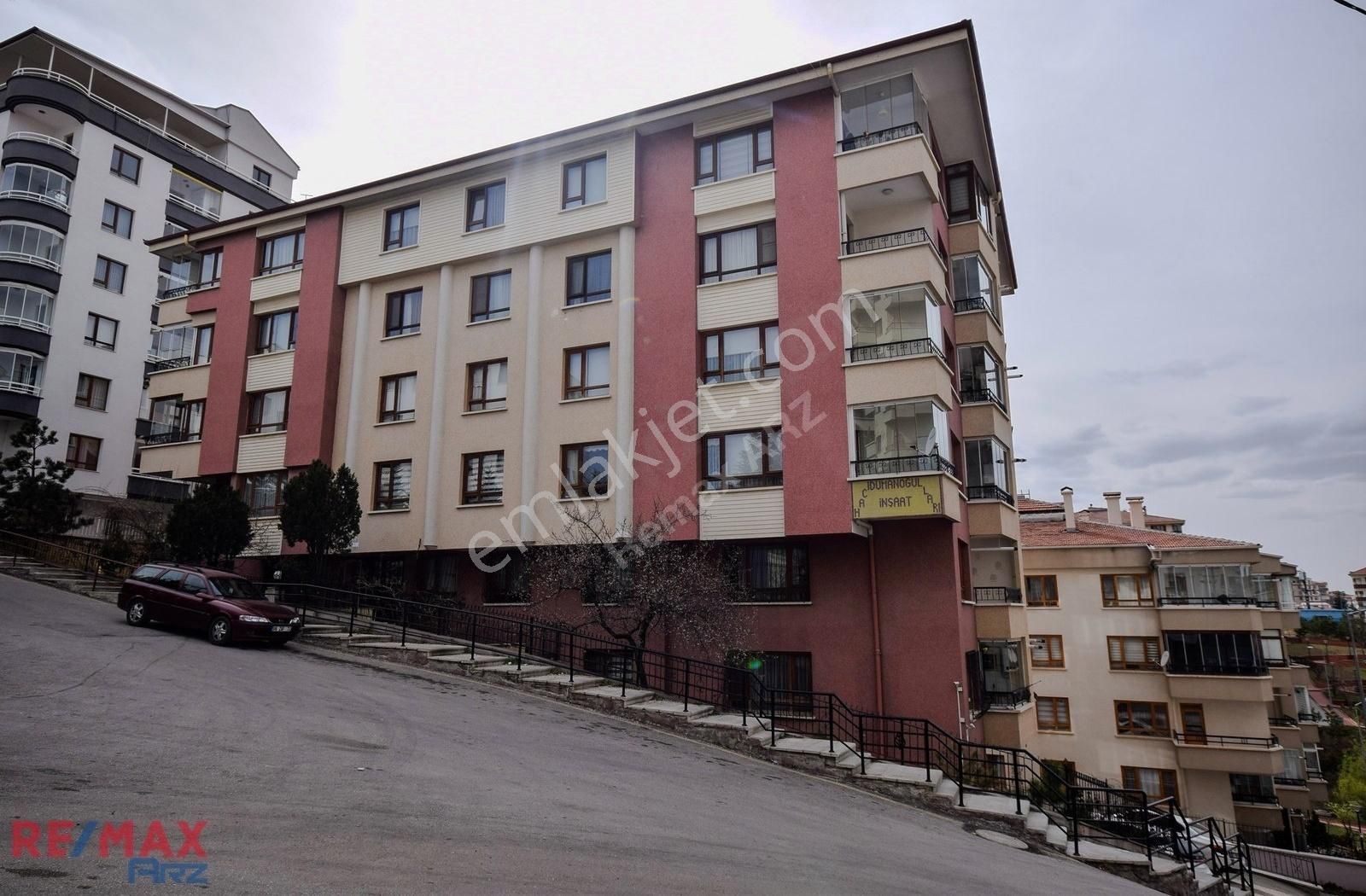 Öveçler Ata Mahallesi Bakımlı Ara Kat Daire