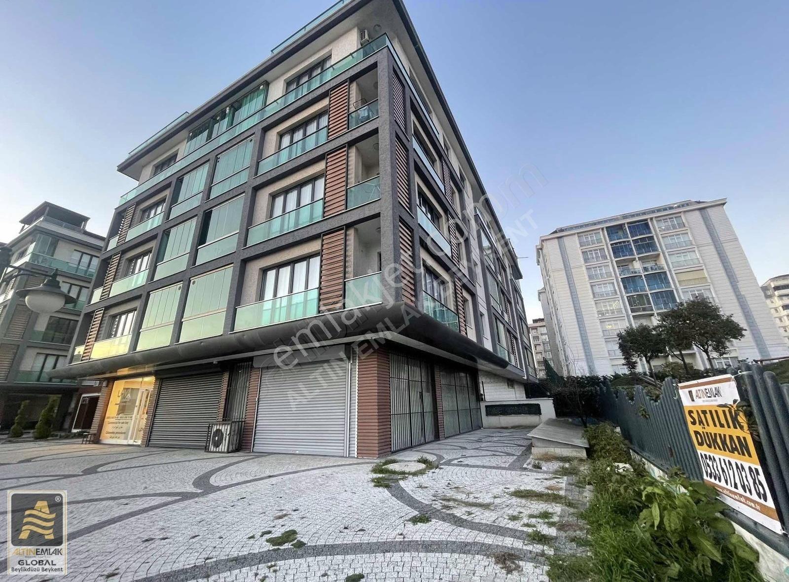 Beylikdüzü Kısa Katlı Yeni Sitede Depolu 420m2 Satılık Dükkan