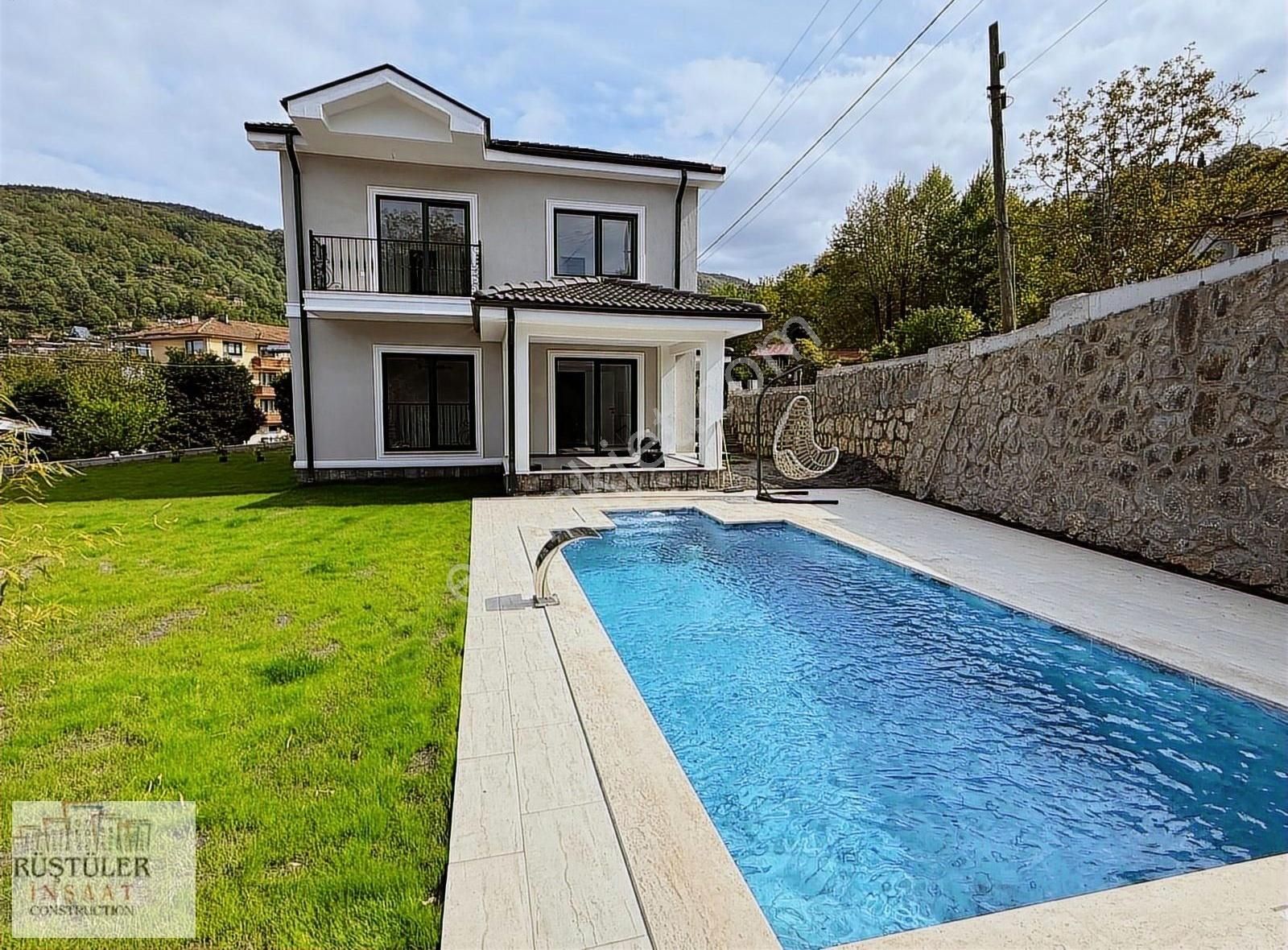 Göl Manzaralı Müstakil Havuzlu Villa