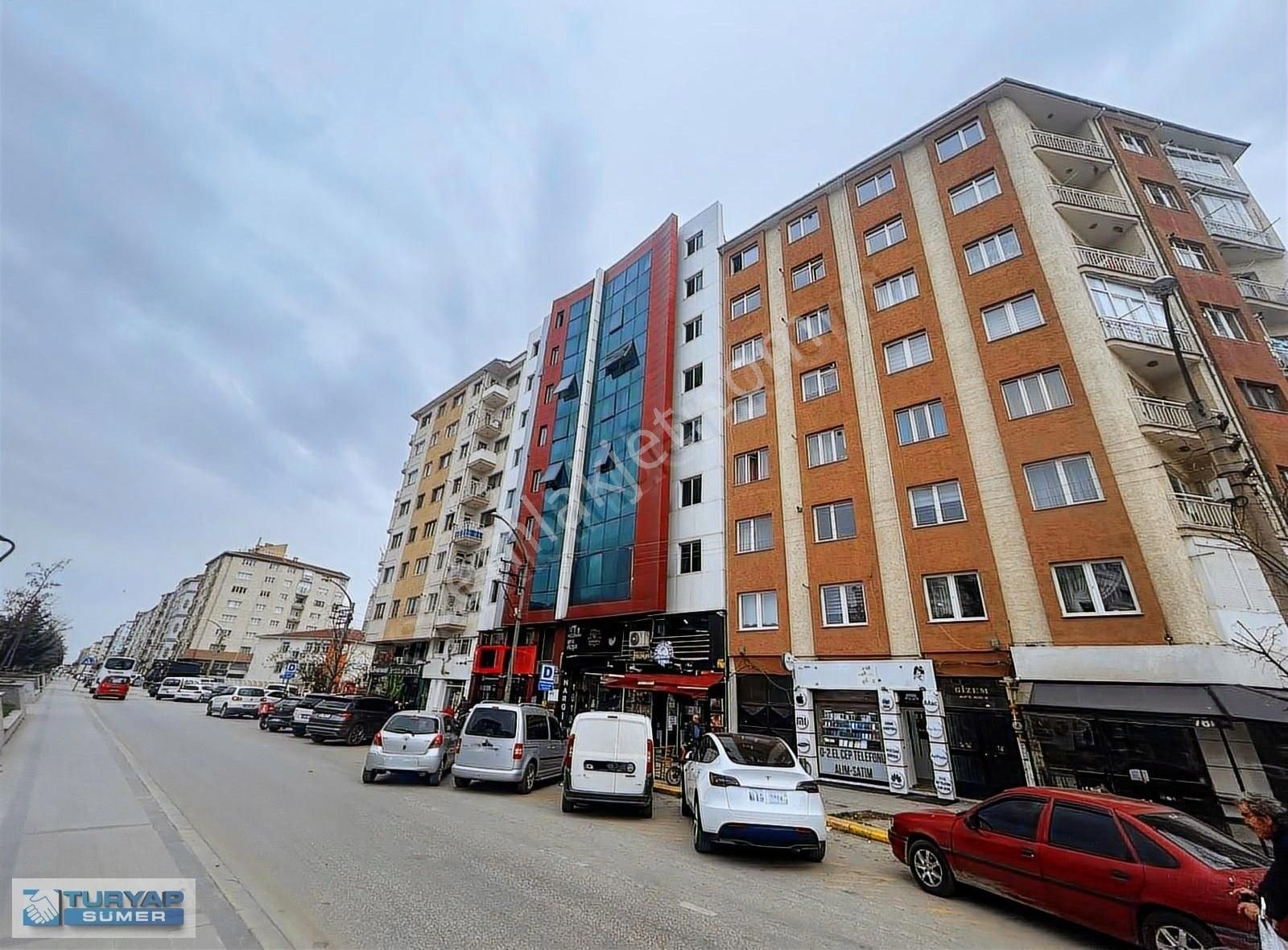 Turyap Sümer Haller Karşısı Şehir Manzaralı Arakat 1+1 Satılık