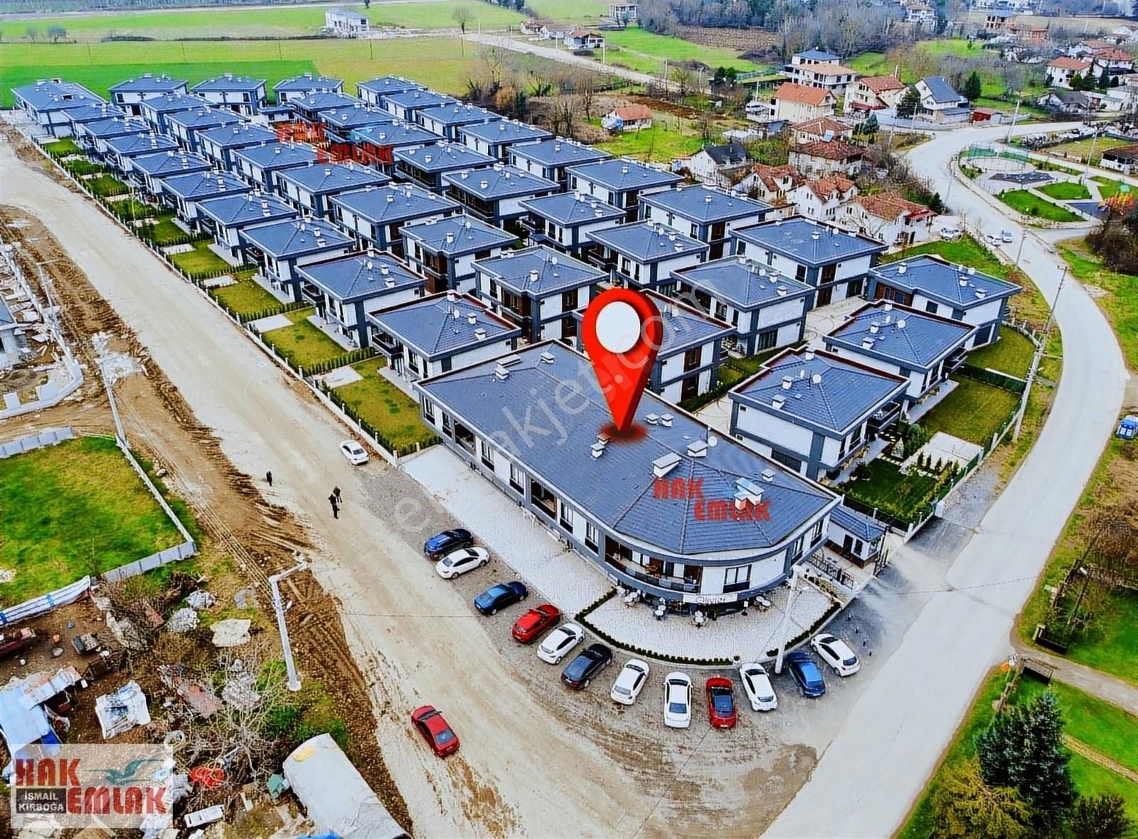 Hak Emlak'tan Villalar Bölgesinde Kiralık 2+1 Geniş Daireler