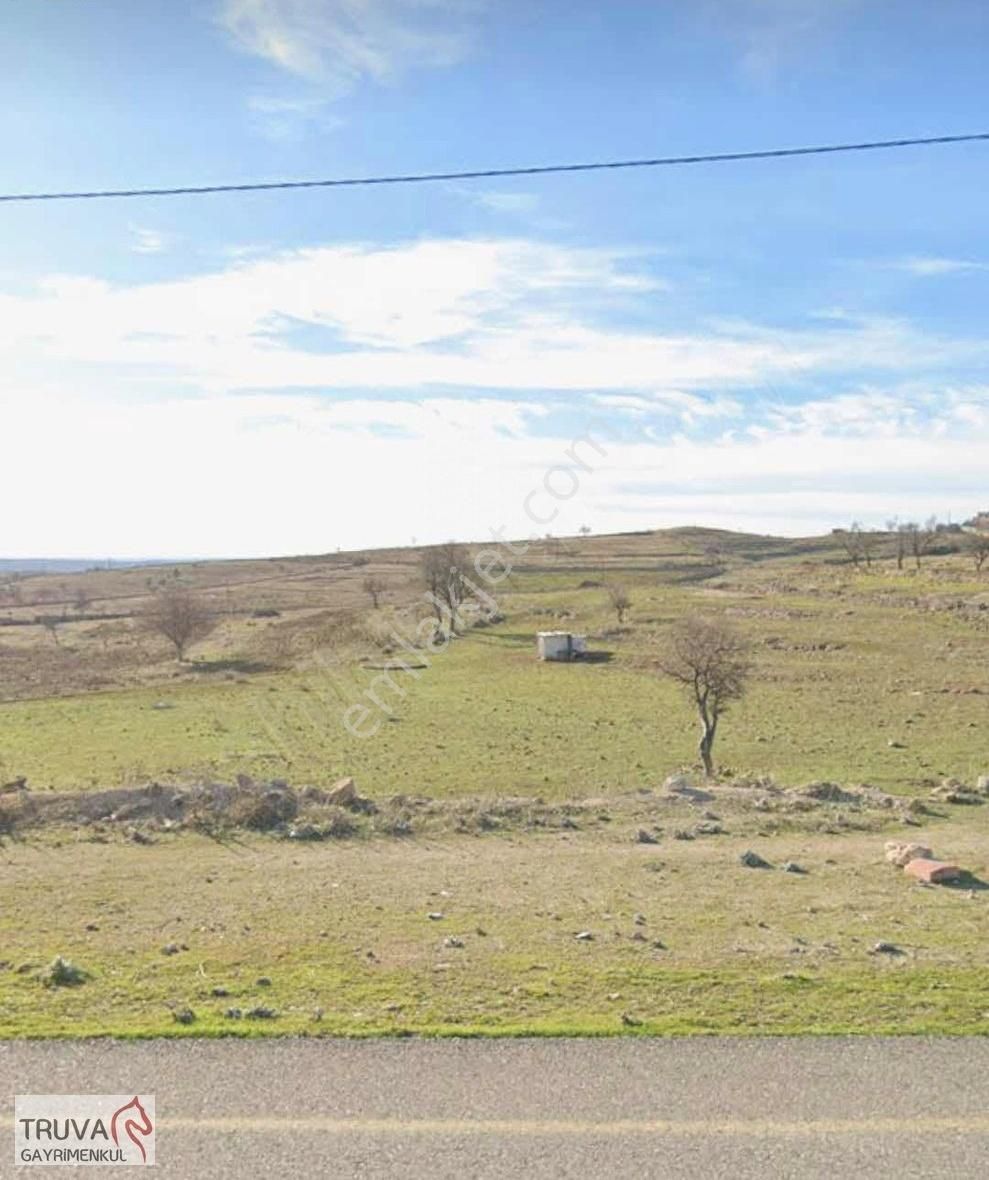 Midyat Ulu Cami Mahallesinde Yola Sıfır 3485 M2 Arsa