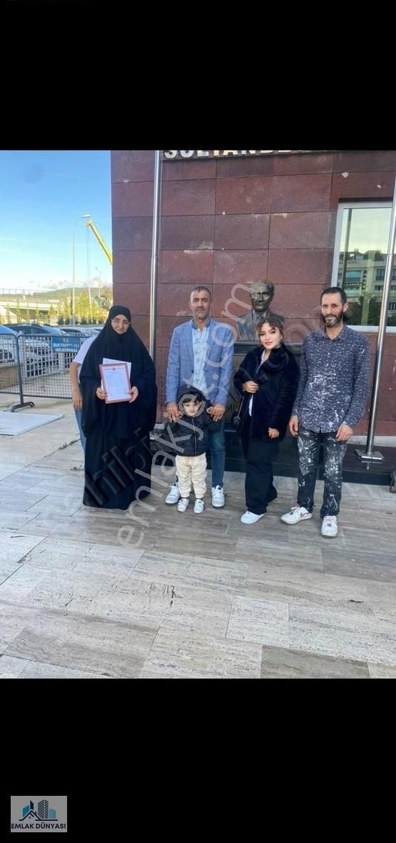 Cadde Üzerinde Metroya Yakın Sobalı Çift Balkonlu 2+1 Kiralıkk