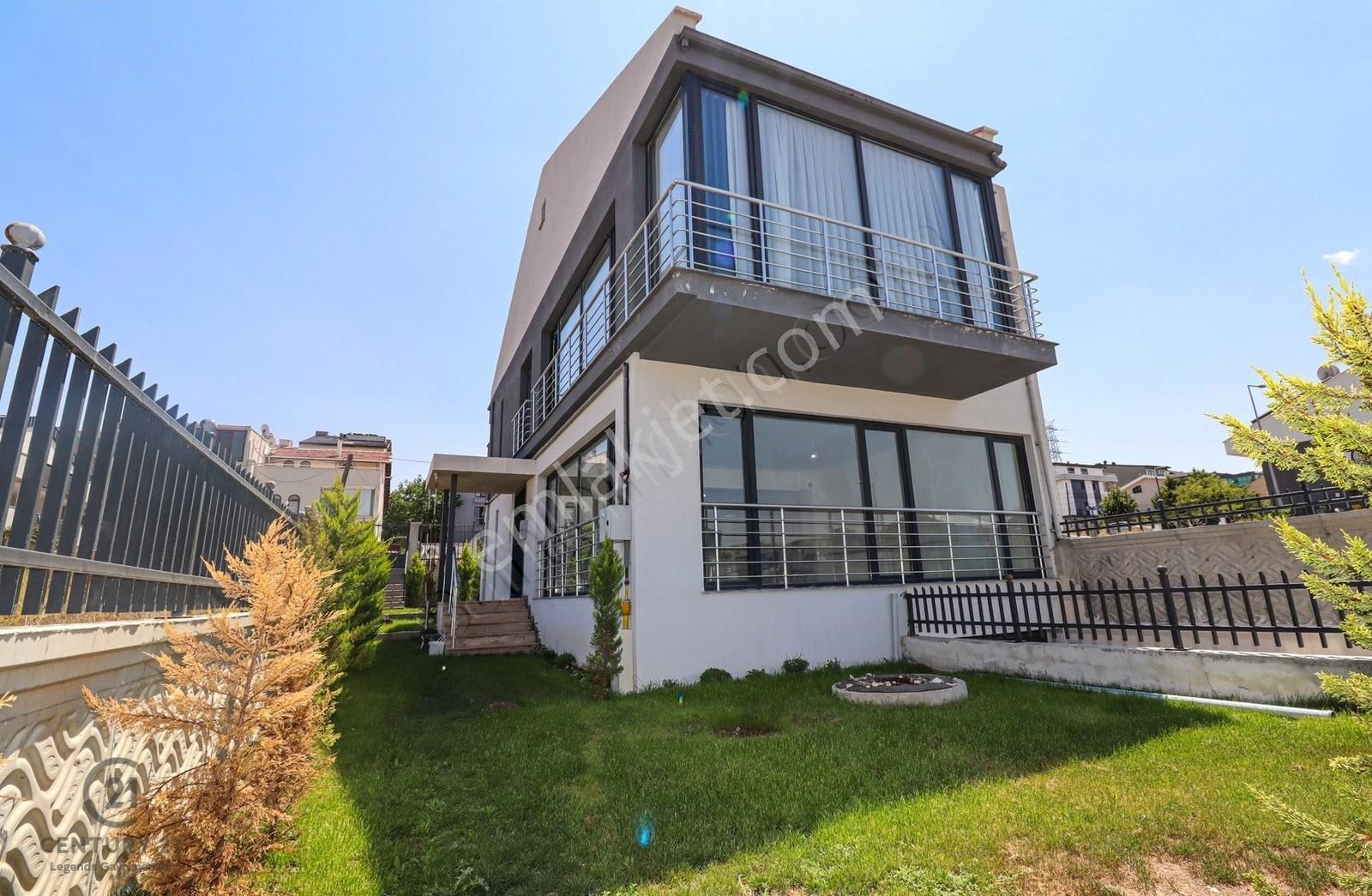 Aygün Özdemir`den Yaşamkentte Satılık Villa