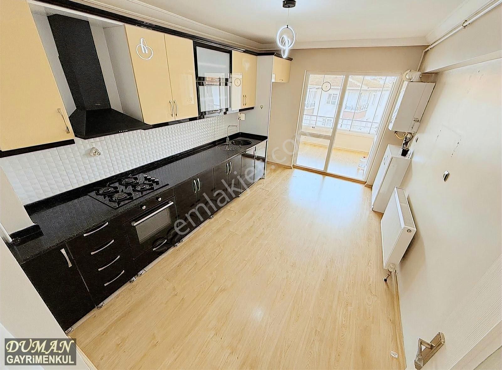 Duman'dan Çift Balkon Merkezi Konum 135m Kullanım Alanı Satılık