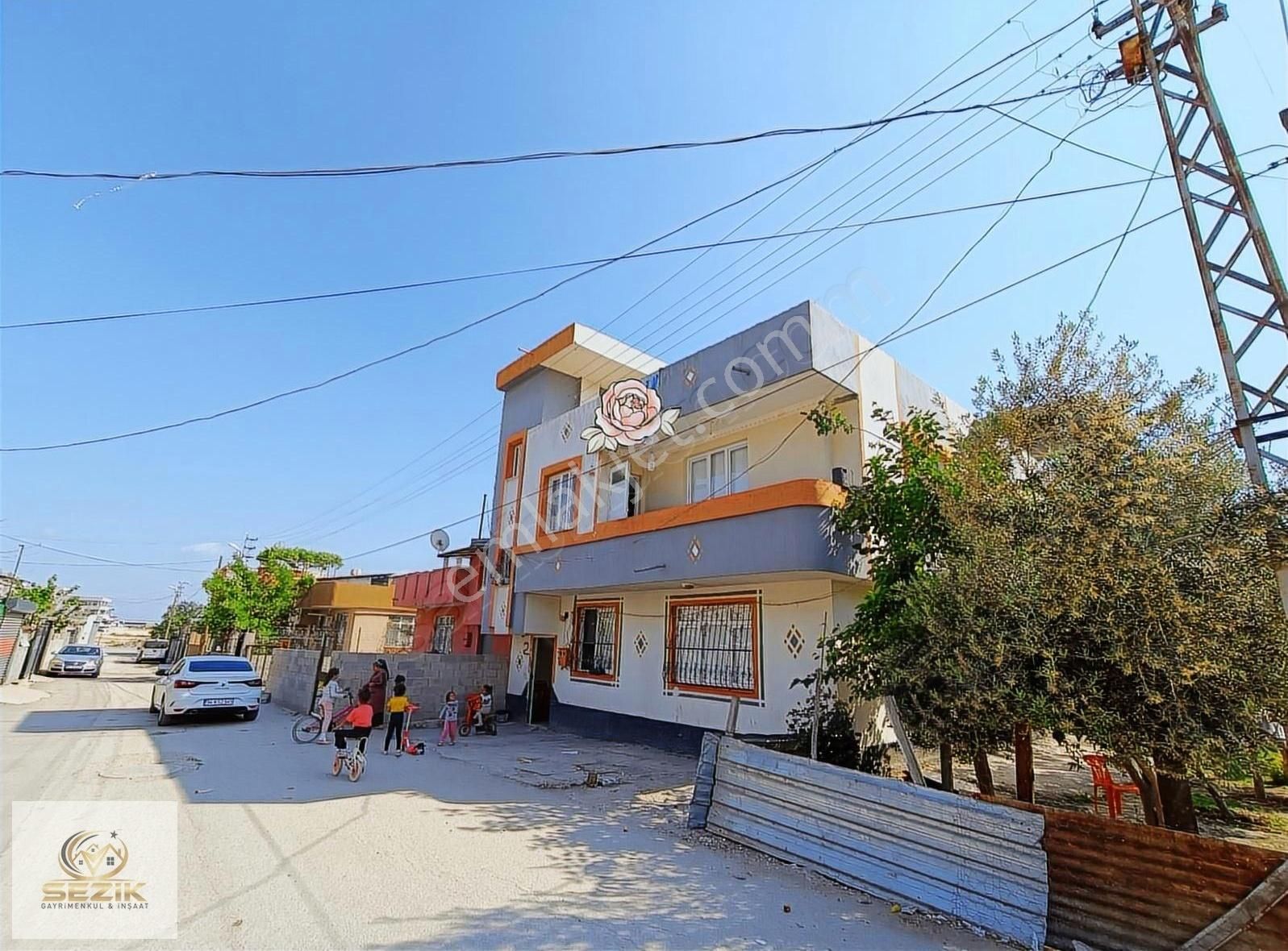 Güzelevler Mahallesinde 2 Katlı Yeni Yapı Geniş Satılık Müstakil