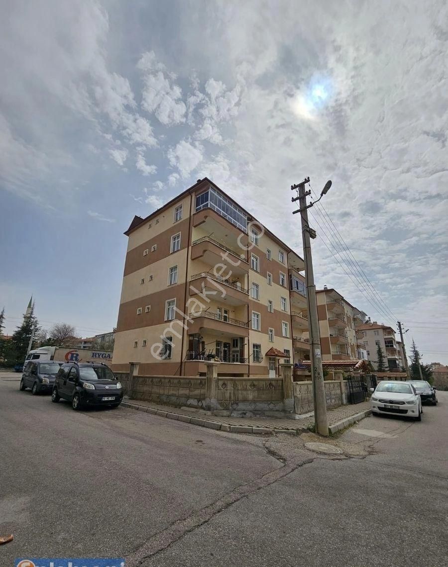 59298-özcan Aktaş Emlaknomi Gayrimenkul'den Karaman Gevher Hatun Da Satılık Bakımlı 3+1 Daire