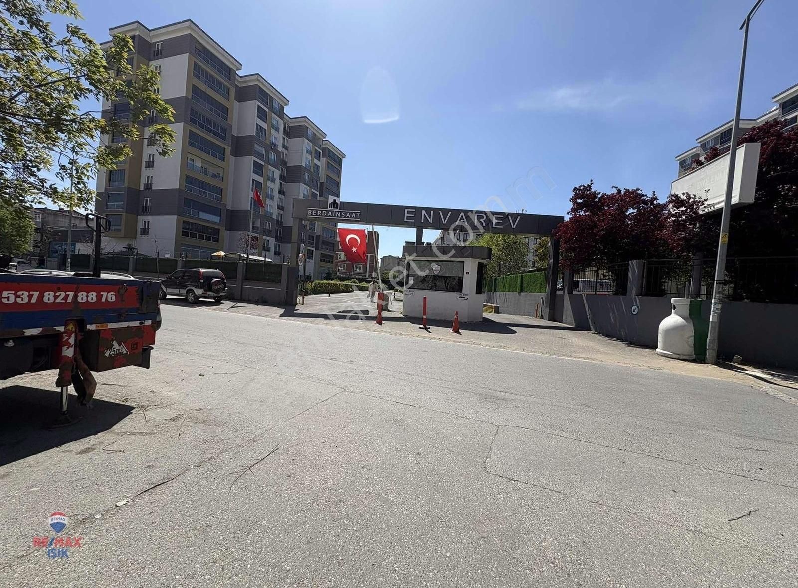 Envarev Sitesinde Satılık En Büyük Ve Şerefiyeli 2+1 Daire