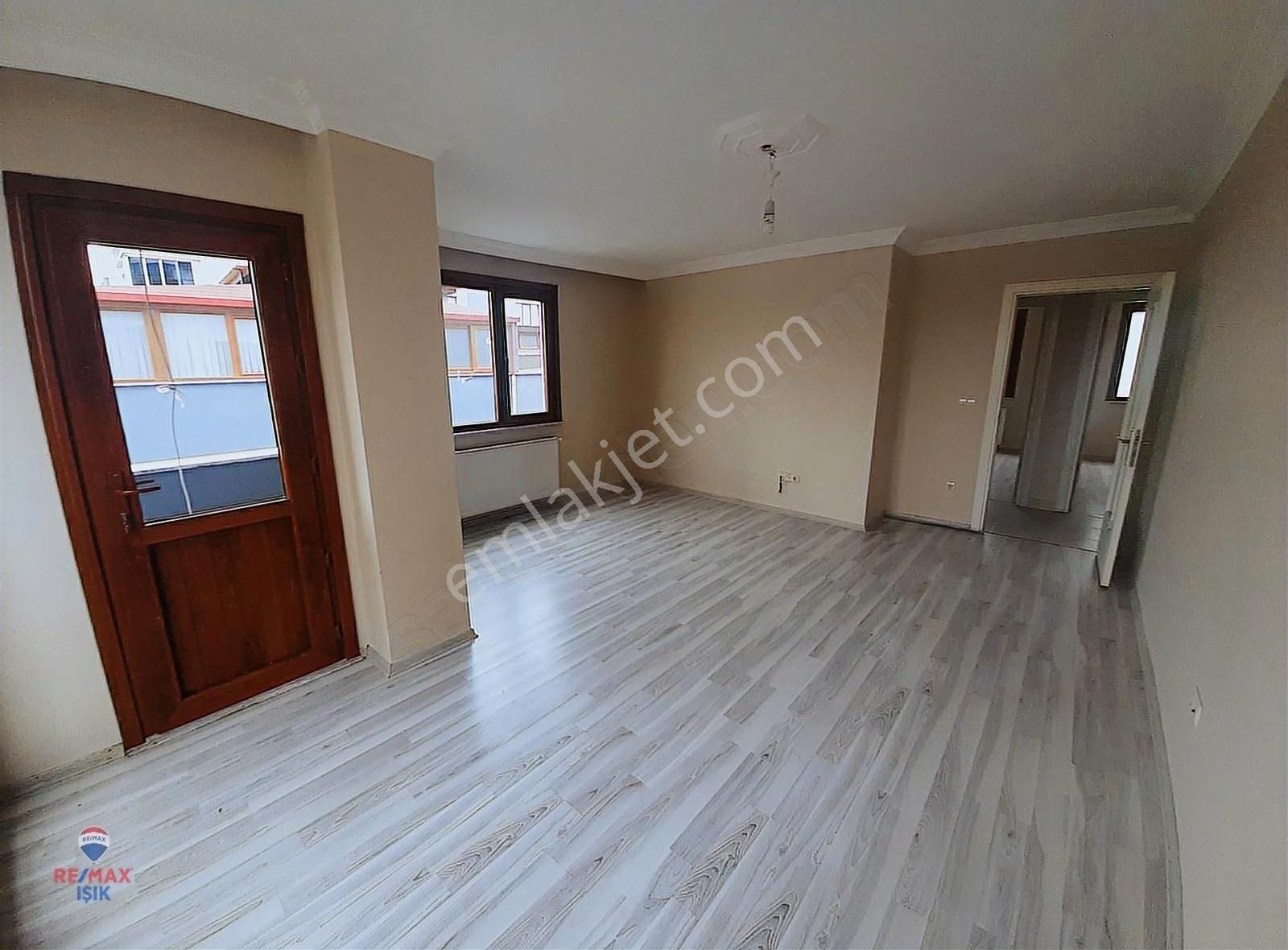 Bosna Caddesine Komşu,harika Lokasyonda 3+1 Kiralık Daire