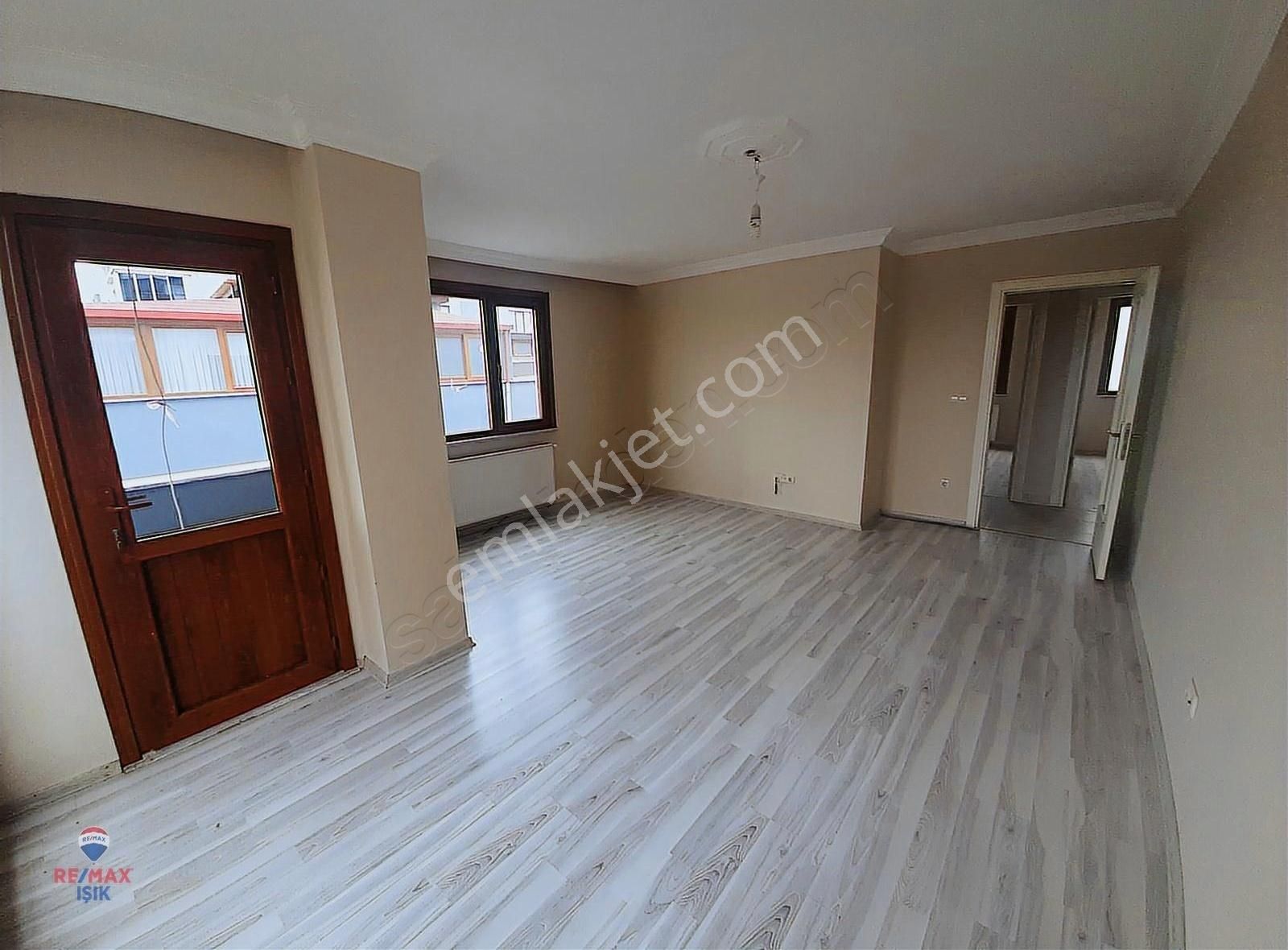 Bosna Caddesine Komşu,harika Lokasyonda 3+1 Kiralık Daire
