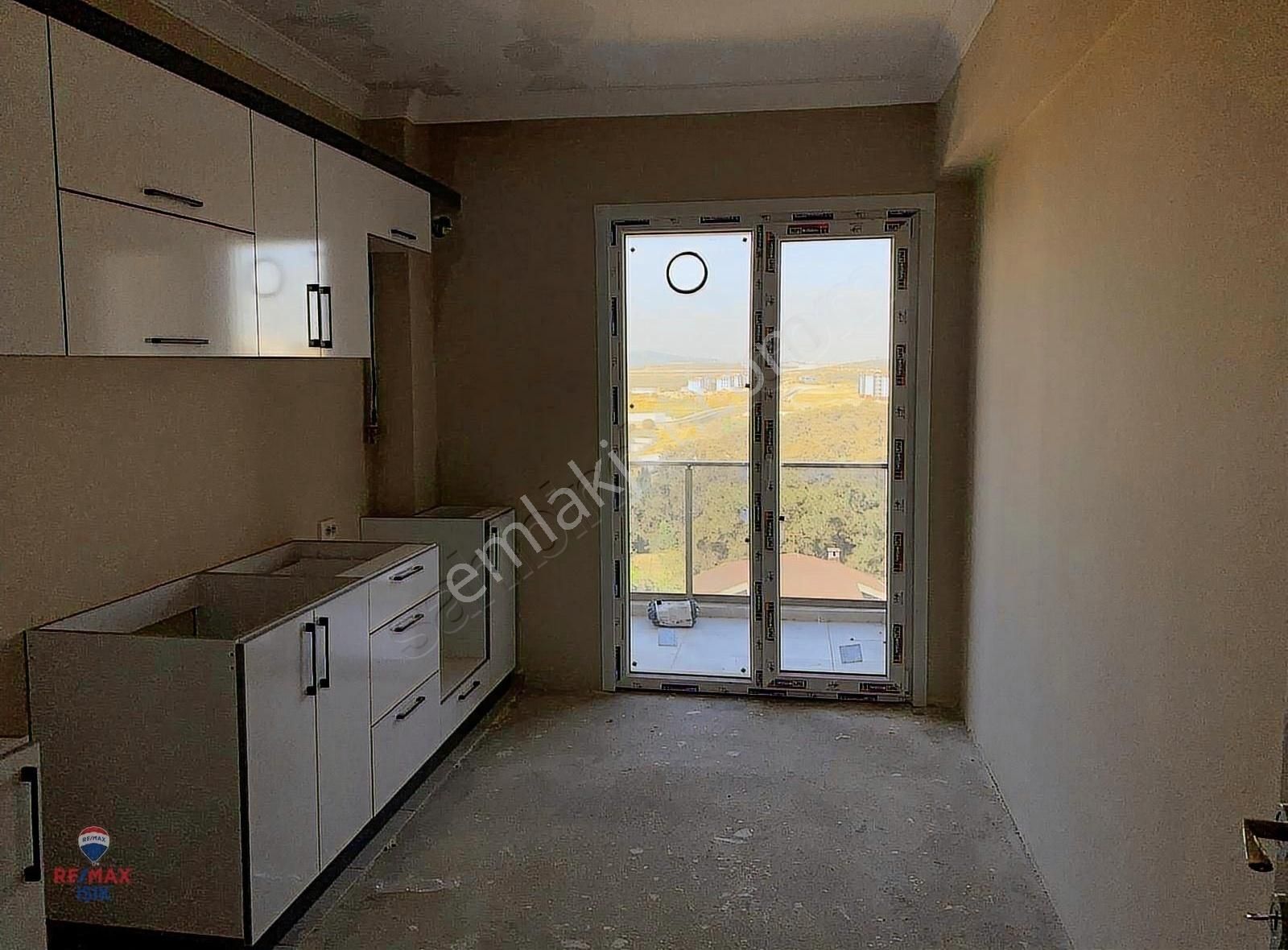 Tuzla Aydınlıda Satılık 3+1 Daire