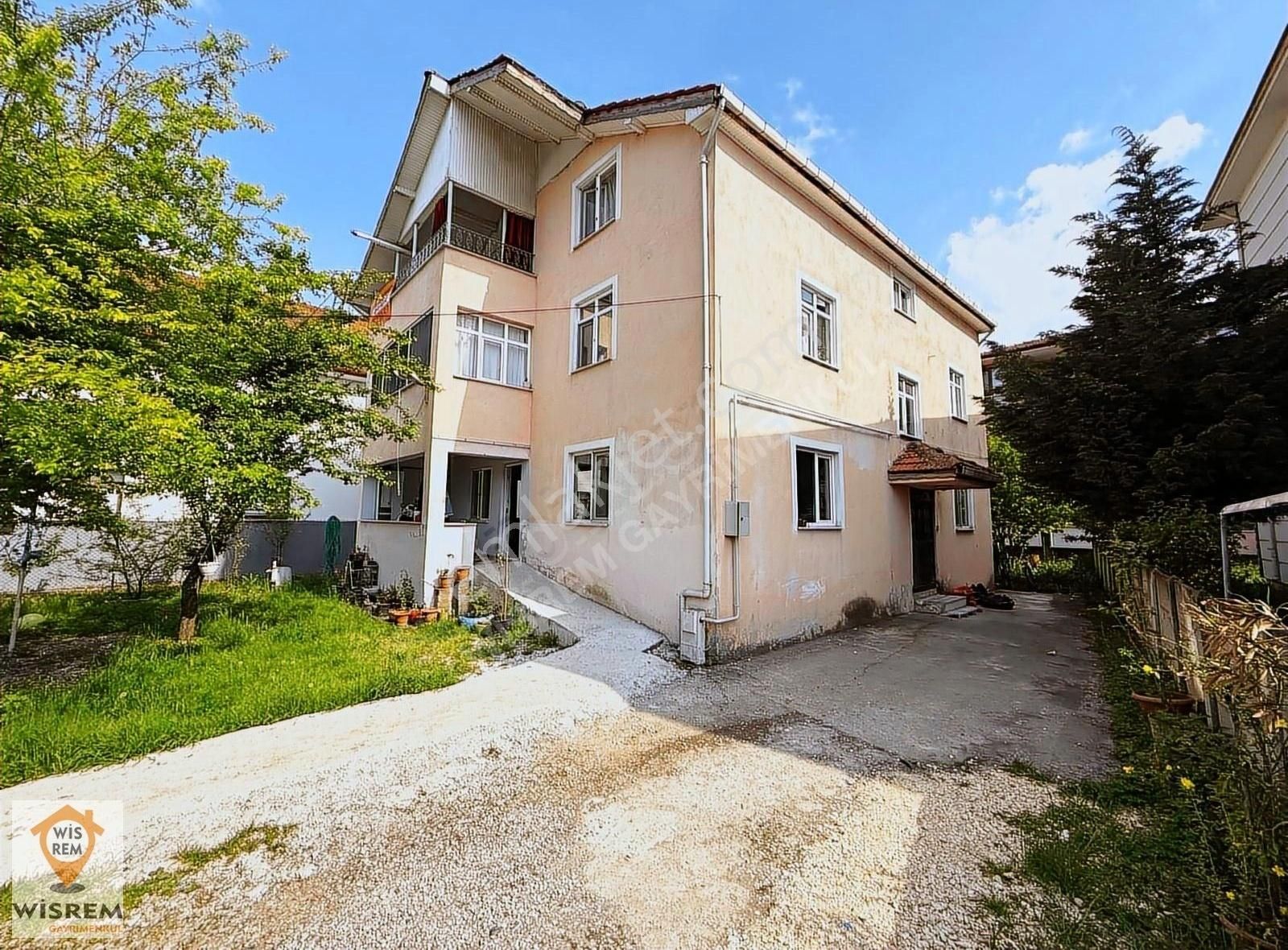 Darıcı Mahallesinde Satılık! 3 Katlı,bahçeli 440m2 Müstakil Bina