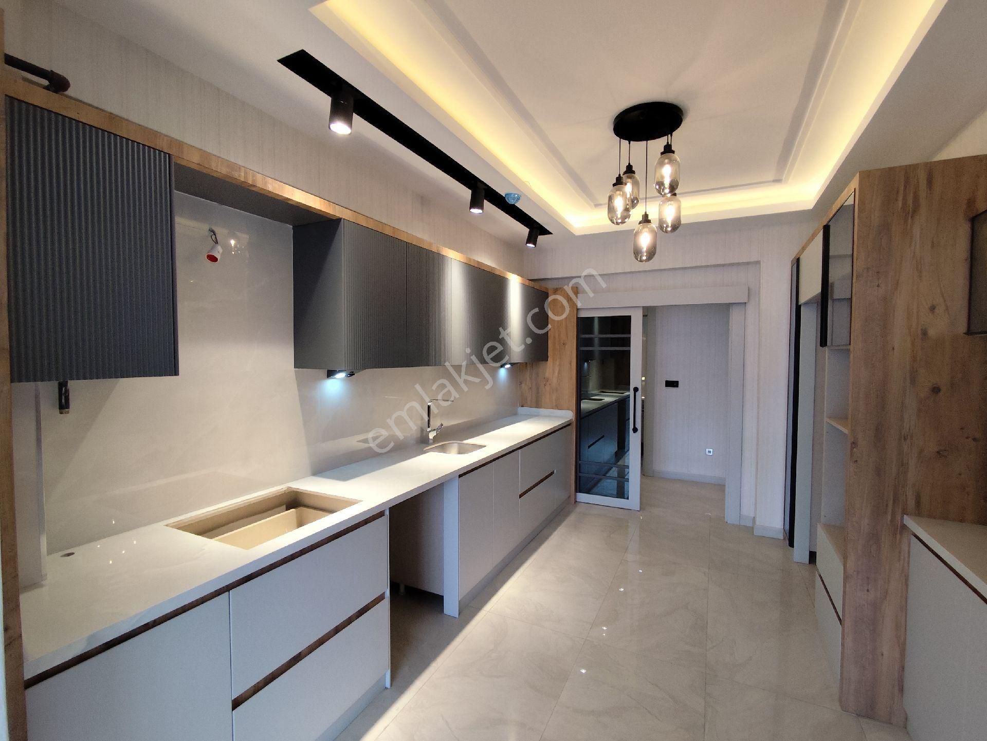 Şifa Gayrimenkulden Satılık Cadde Üstü 3.5+1 Daire