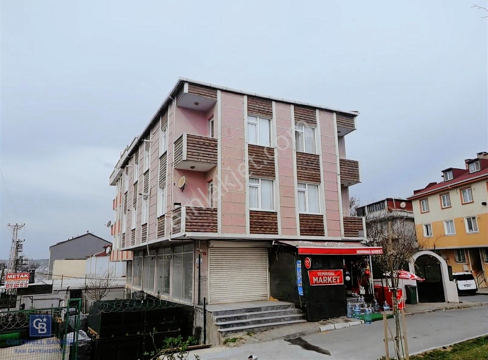 Arnavutköyde Cadde Cephe Bağımsız Kiralık İşyeri