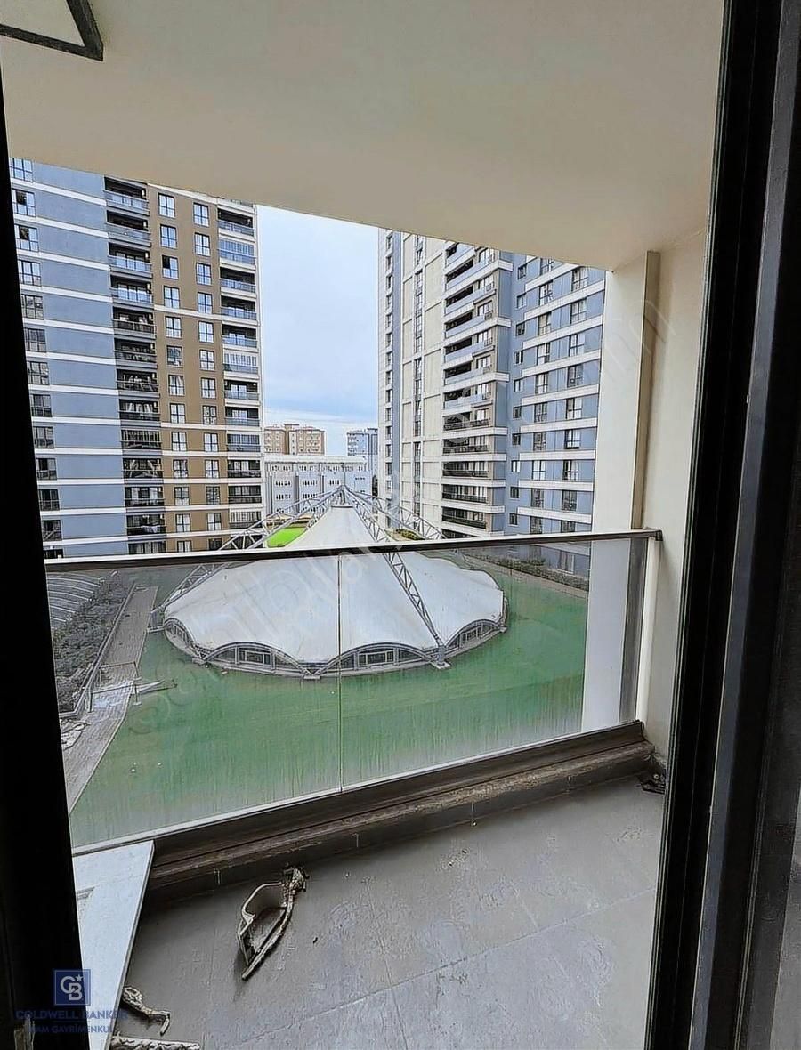 Beylikdüzü First Avenue Avm De Ticari Blokta 1+0 Satılık Daire