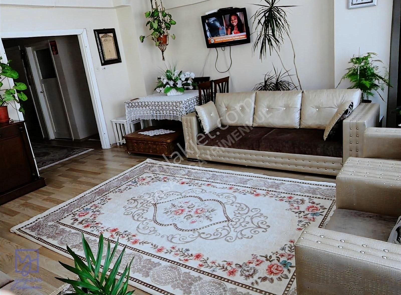 Hacıhalil Mah.eski Cuma Pazarı Caddesinde 2+1 Satılık Daire