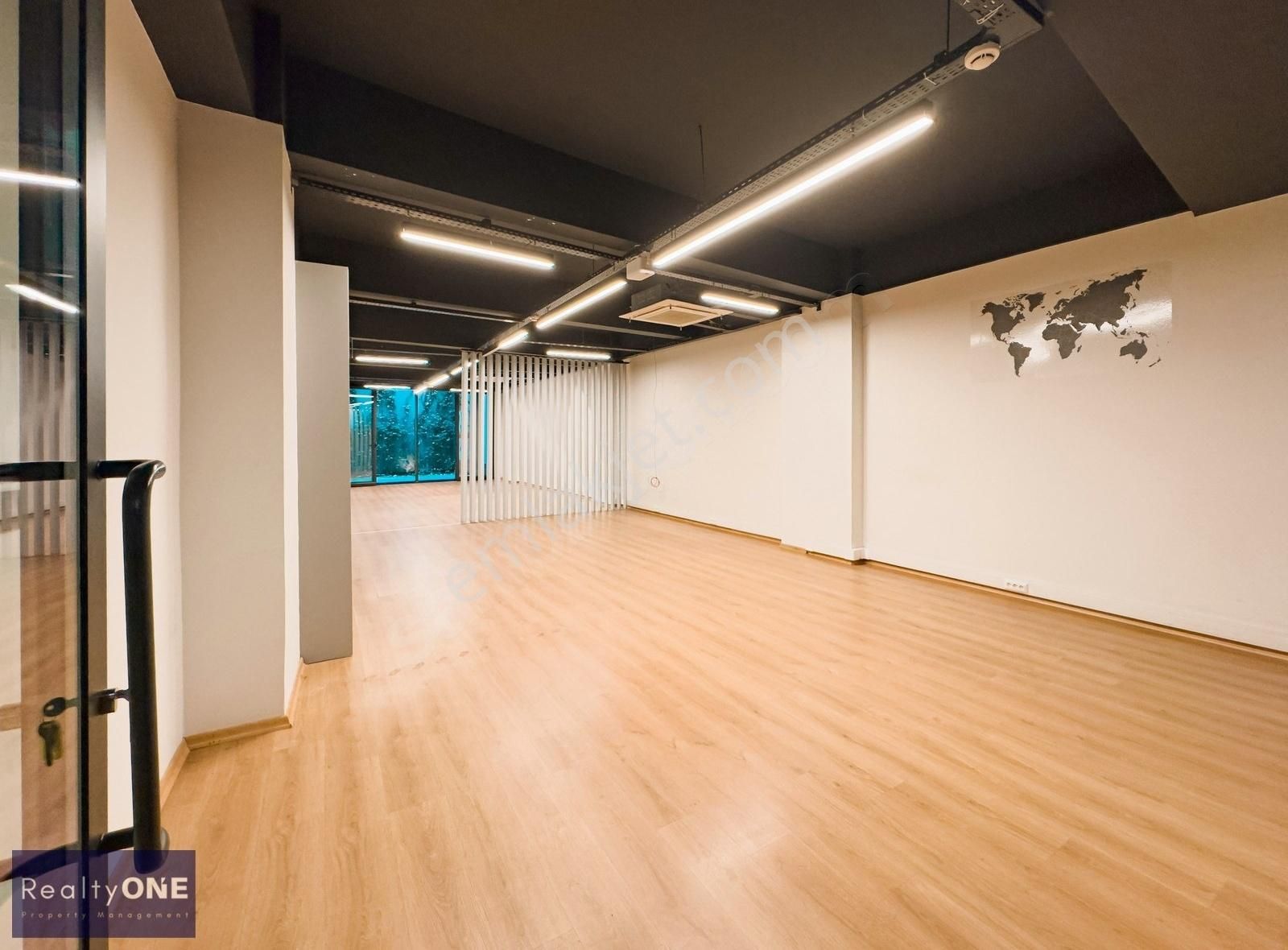 R-one Beyoğlu Galata Yenilenmiş Binada Özel Bahçeli Kiralık Ofis