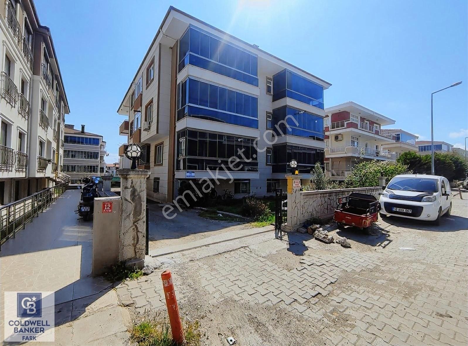 Ayvalık 150 Evler'de Satılık Doğalgazlı 2+1 Daire.