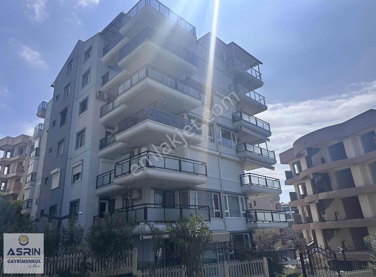 Kuşadası Marina Bölgesi Deniz Manzaralı 3+1 Daire