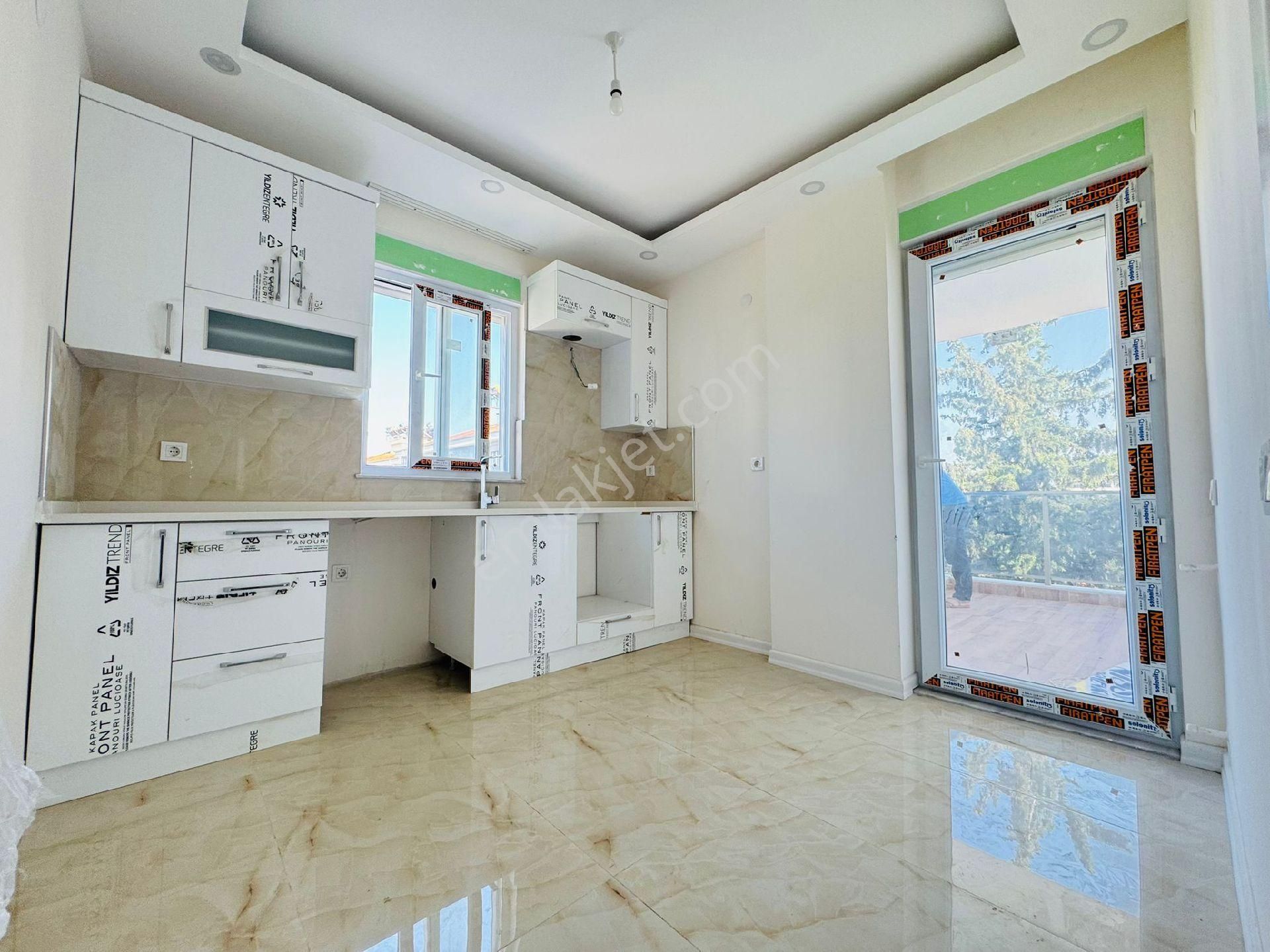 Antalya Döşemealtı'nda 2+1 Hersey Ayrı Havuzlu Asansörlü Geniş Ve Kullanışlı Arakat Daire