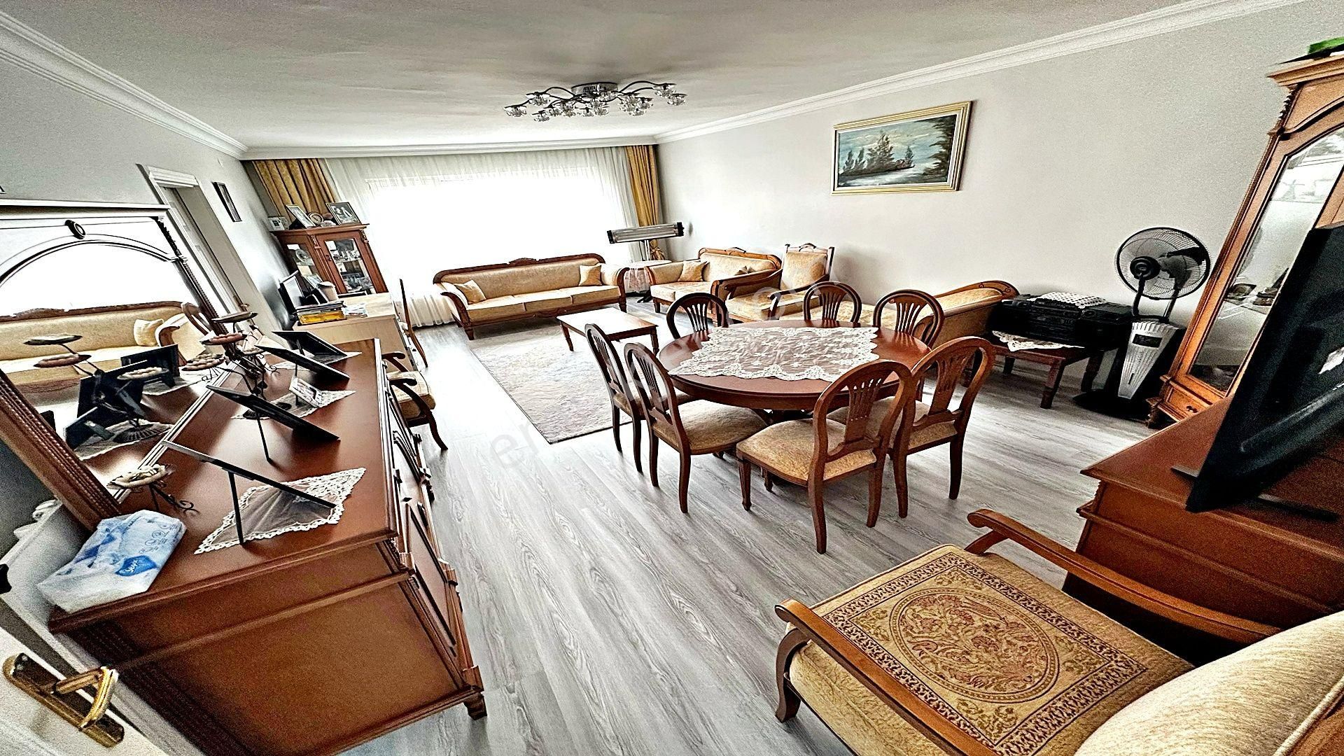 İncirli Danışment Taksi Yakını Kat'ta Geniş Krediye Uygun!!