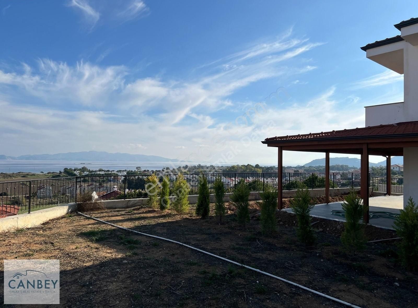 Datça Burgaz'da Panoramik Deniz Manzaralı Triplex Villa