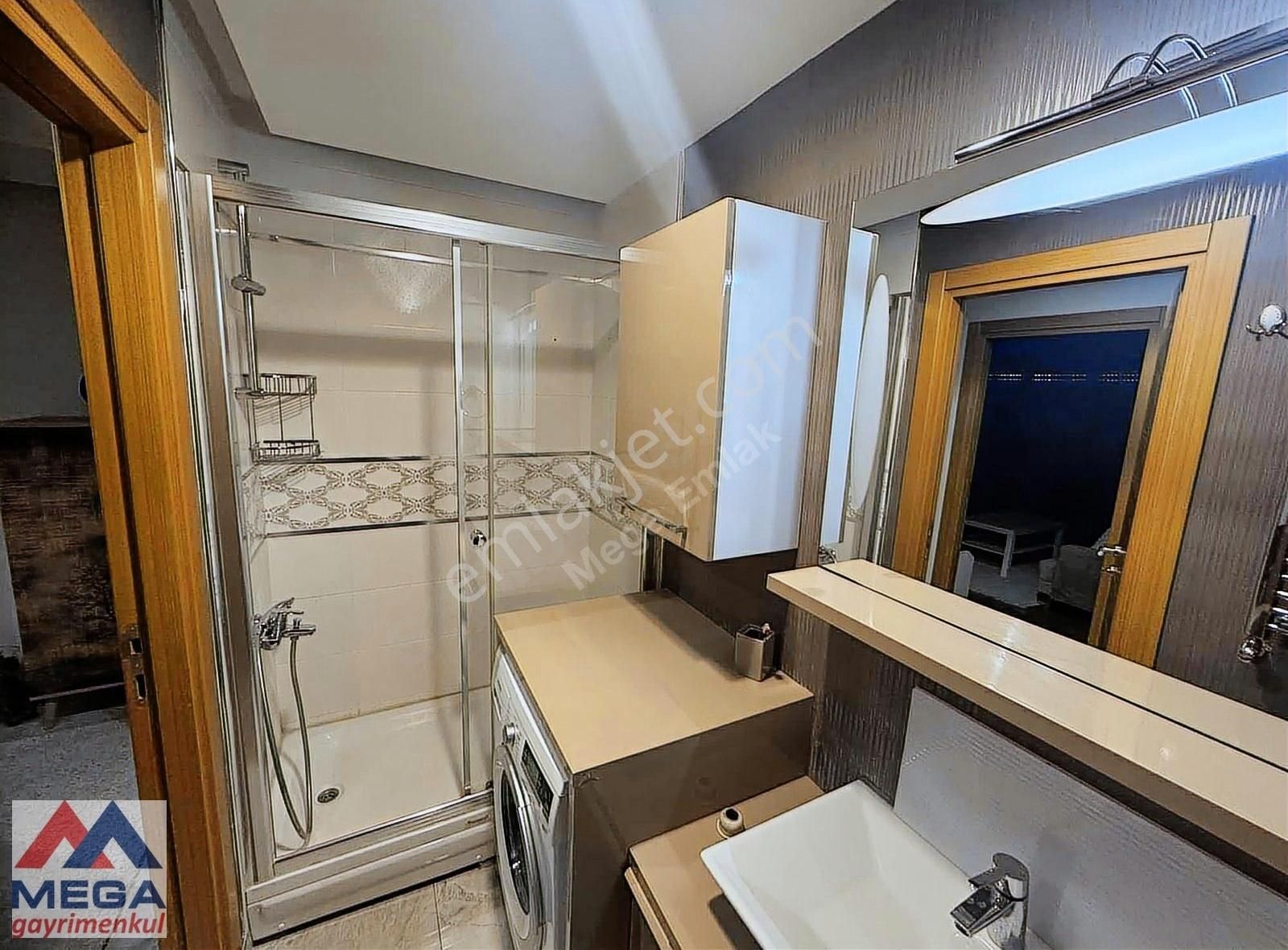 Libadiye Caddesi'nde Butik Sitede 2+1 Eşyalı Kiralık Daire