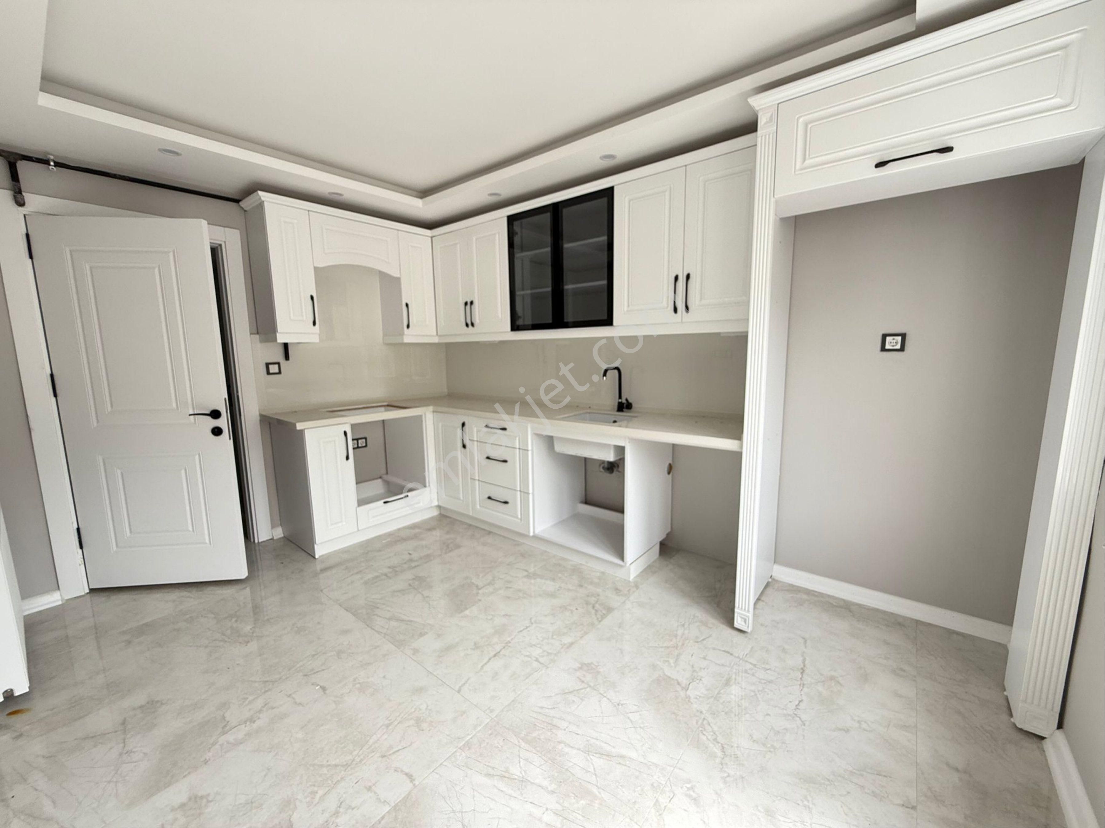 Manisa Yunus Emre Topçu Asım Mh. Full Lux Ara Kat 2+1 Kapalı Mutfak Satılık