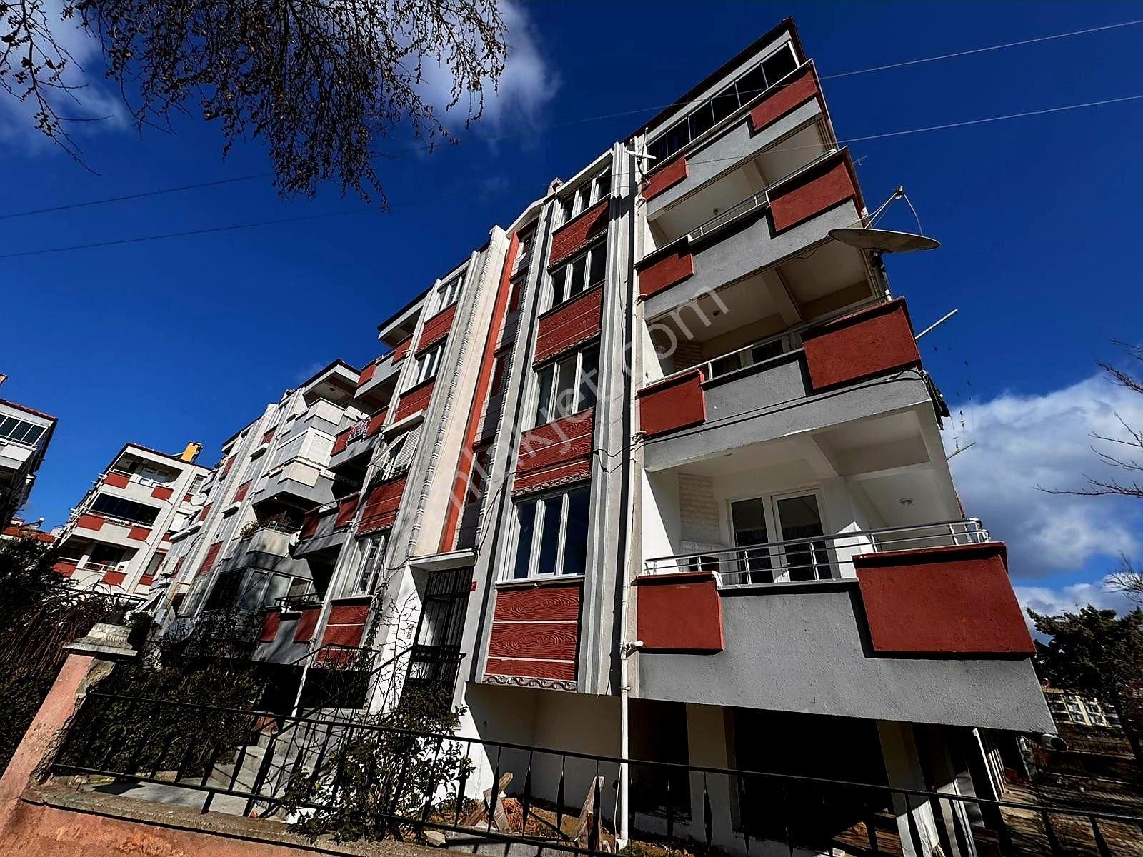 Akçay Özgüven Emlak'tan 3+1 Ayrı Mutfak Ön Cephe *kaçmaz*