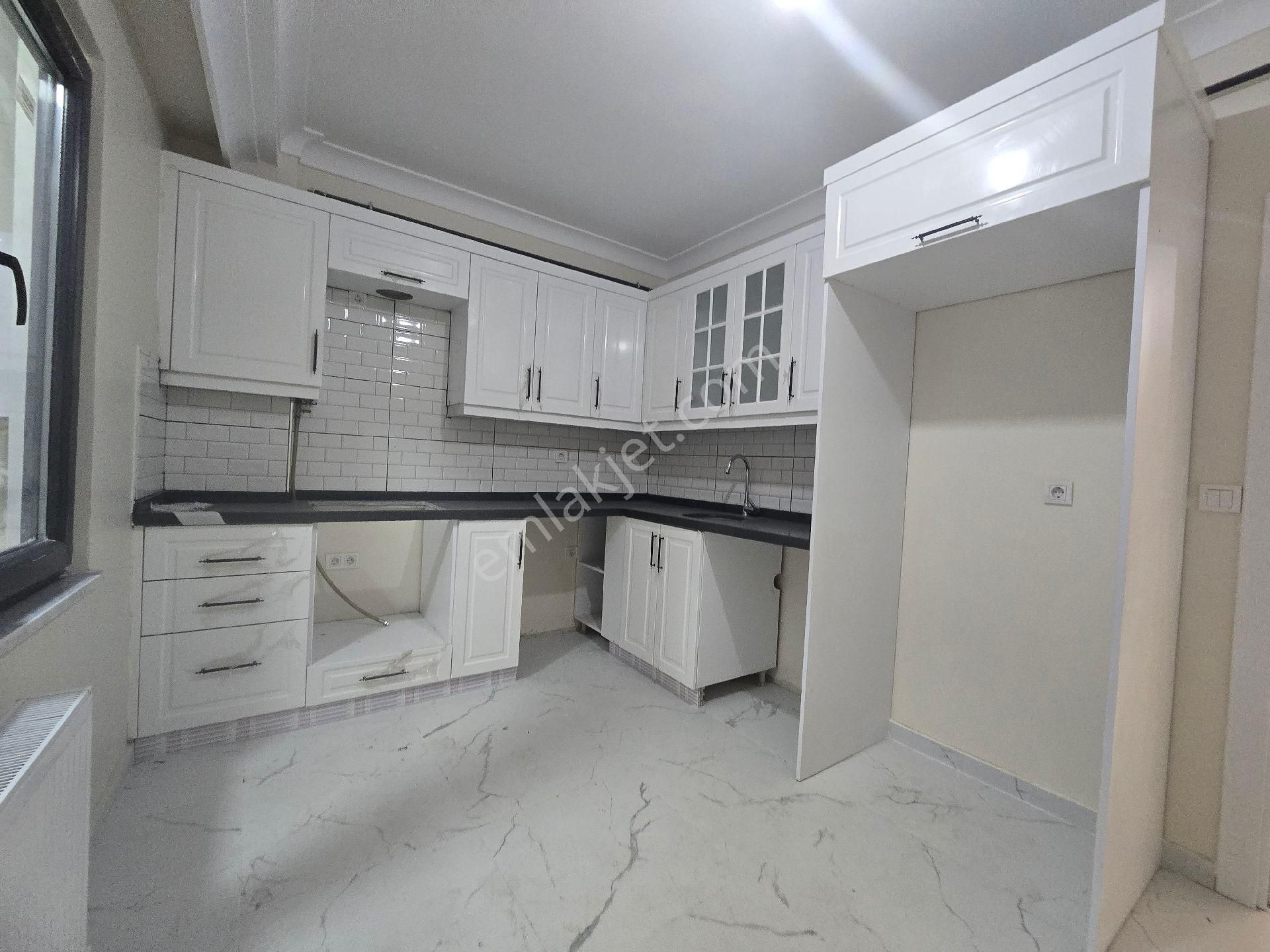 Pusula İnş.tan Cebeci Mah Cadeye Cok Yakın 100m2 1kat Daire