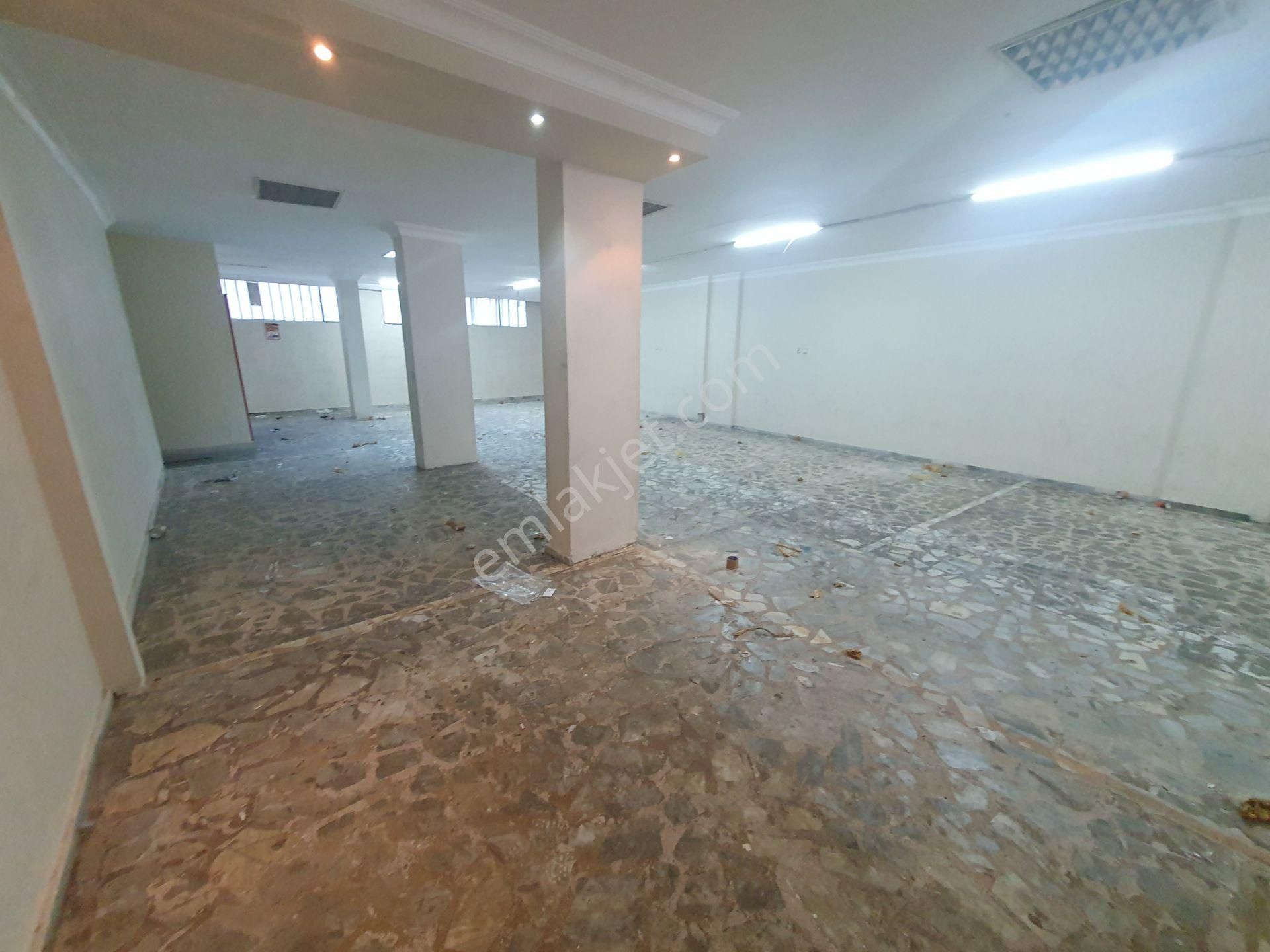 Armax'tan Şemsipaşa Pazarın Sk Kiralık 200m2 Dükan İşyeri