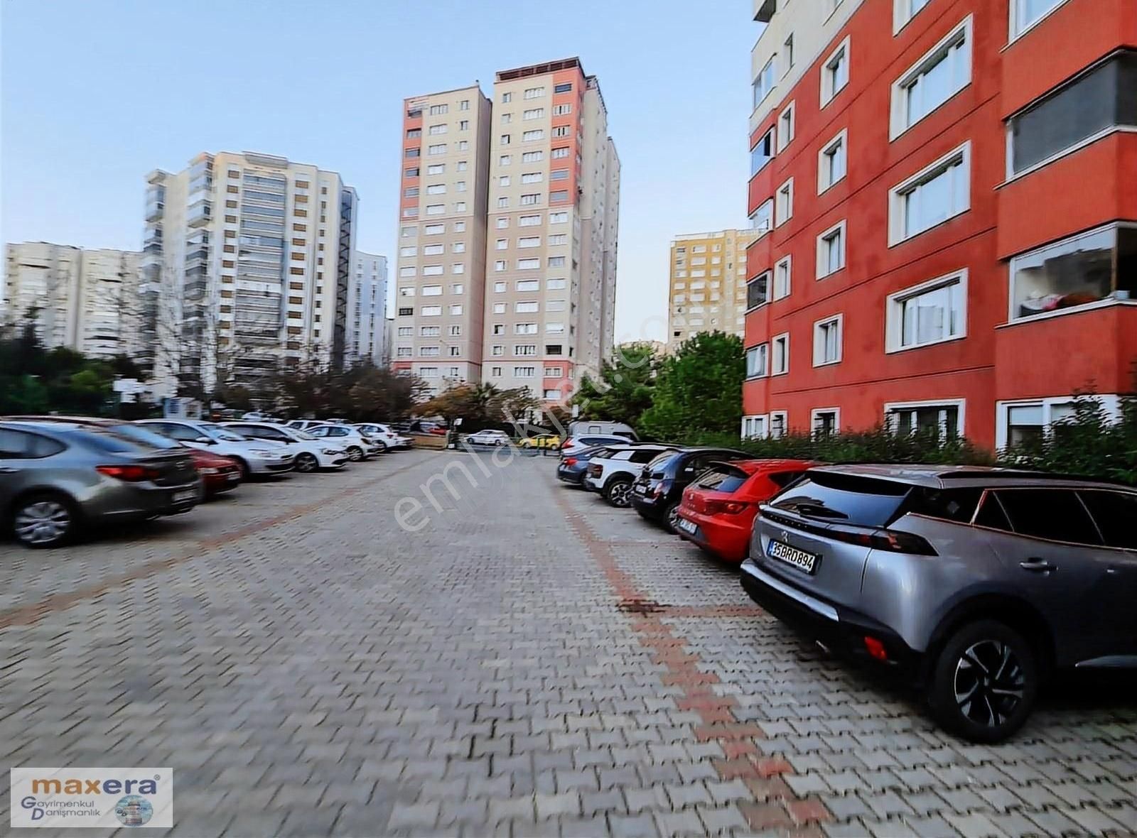 Beylikdüzünde Toplu Ulaşım Üzeri Akyaşam Sitesi 125m2 3+1 Boş